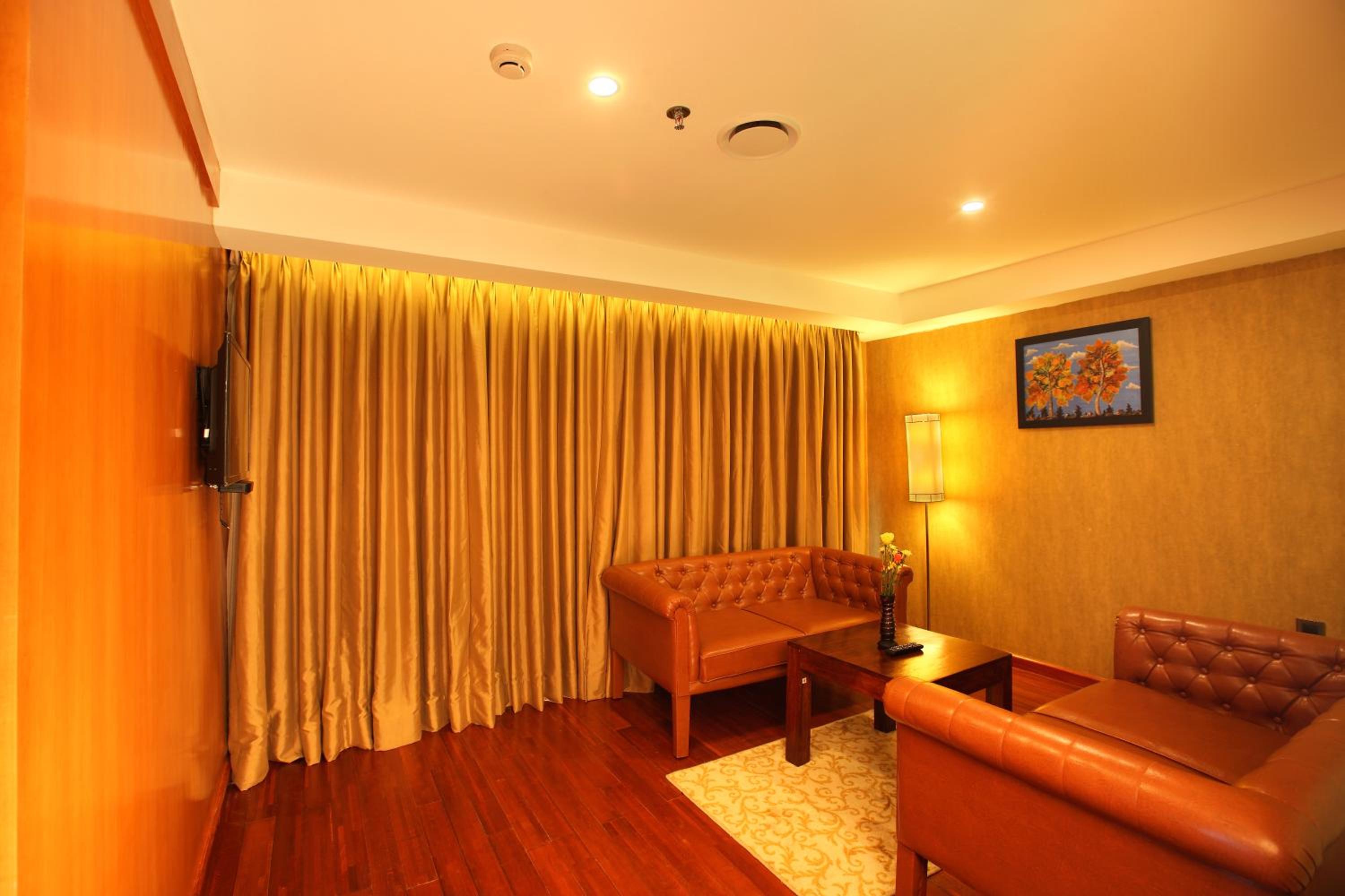 Suite - Photo 2