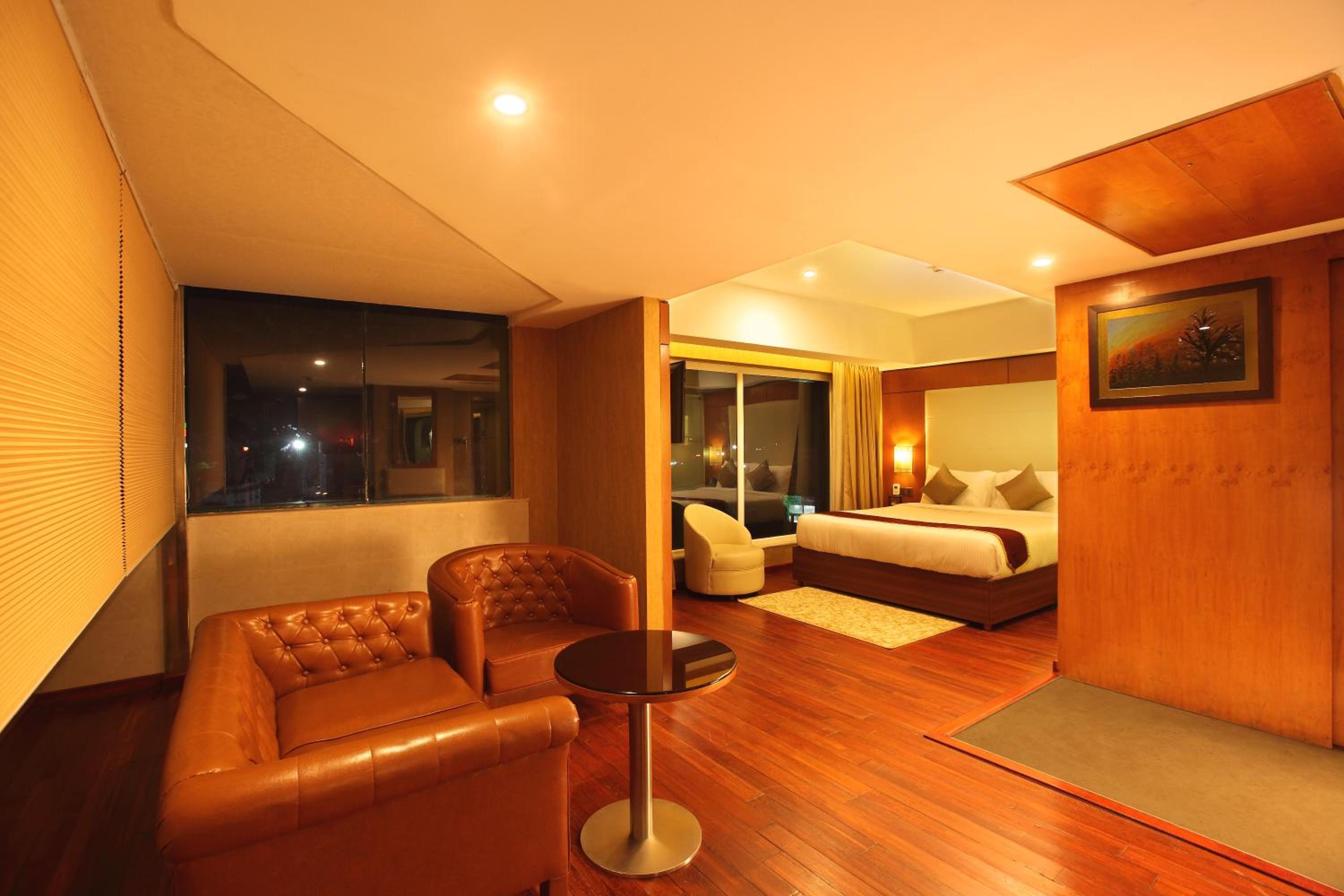 Suite - Photo 5