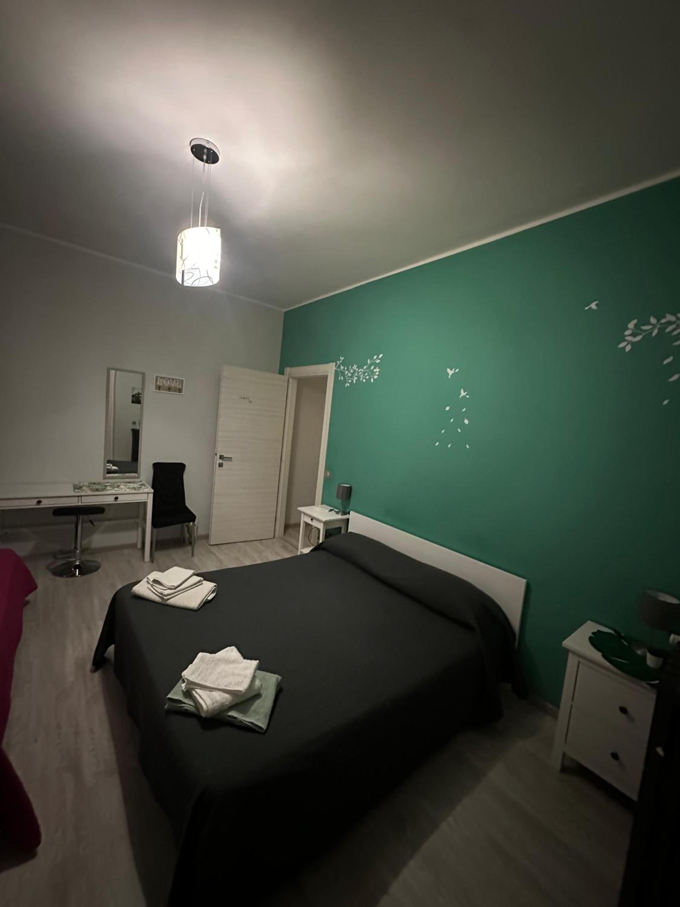 Double Room with Private External Bathroom - Photo 8