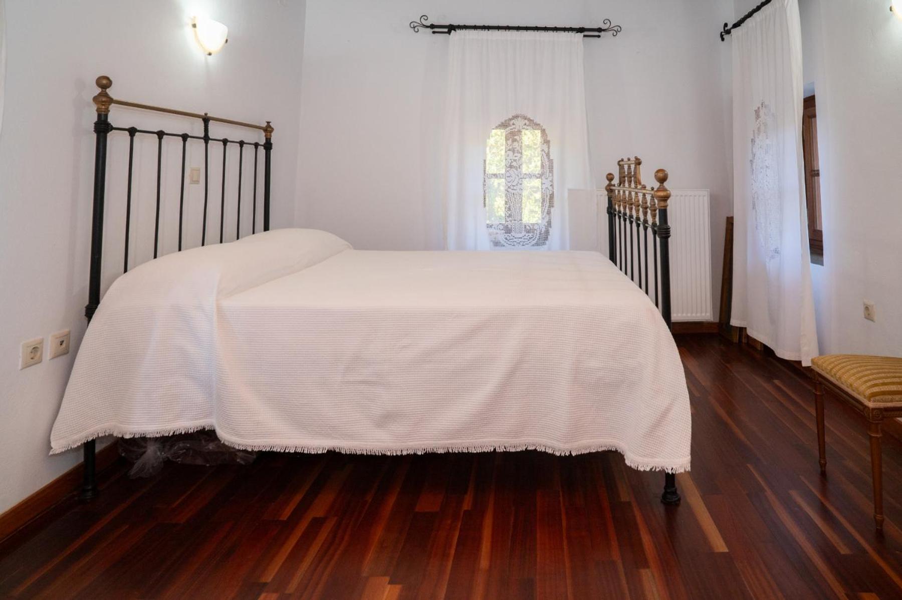 One-Bedroom House photo 1