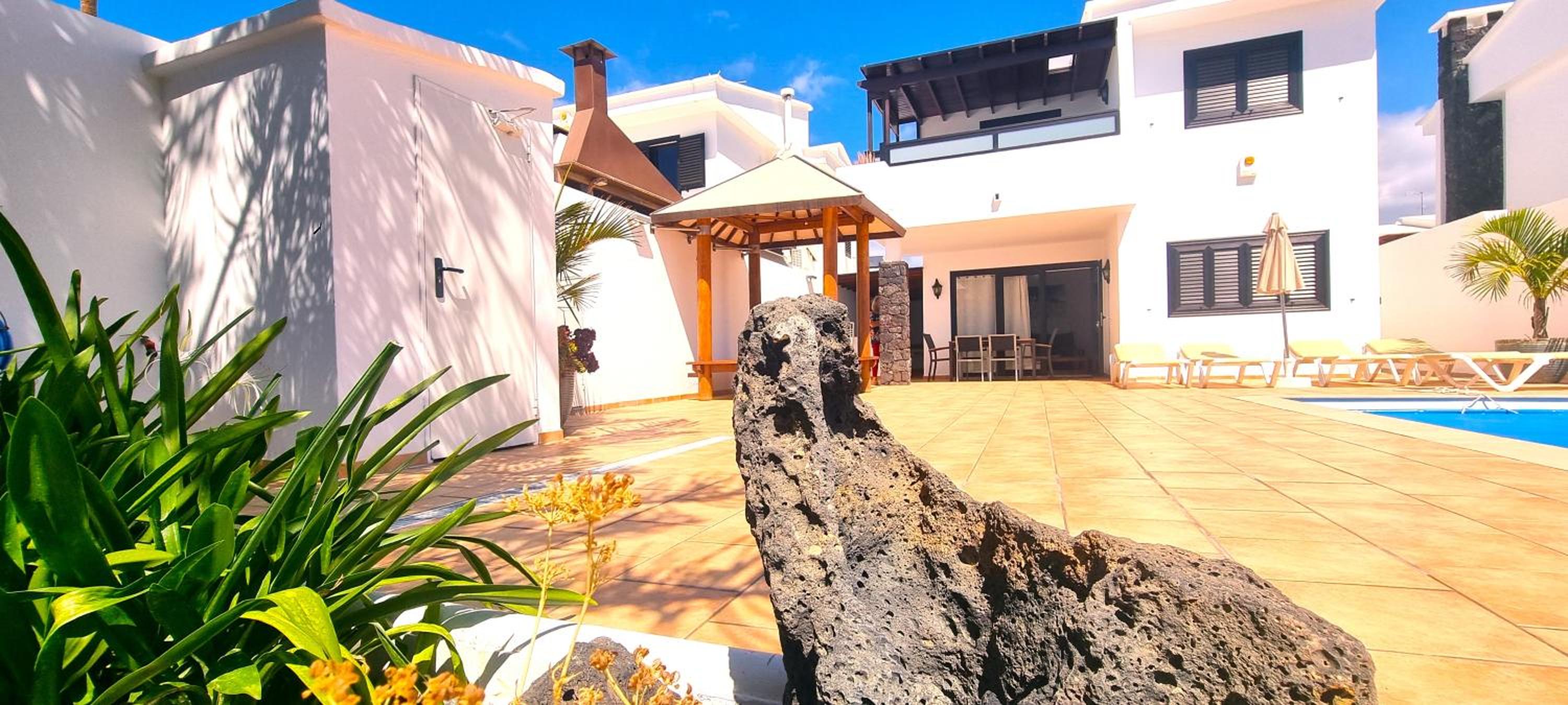 Three-Bedroom Villa photo 2