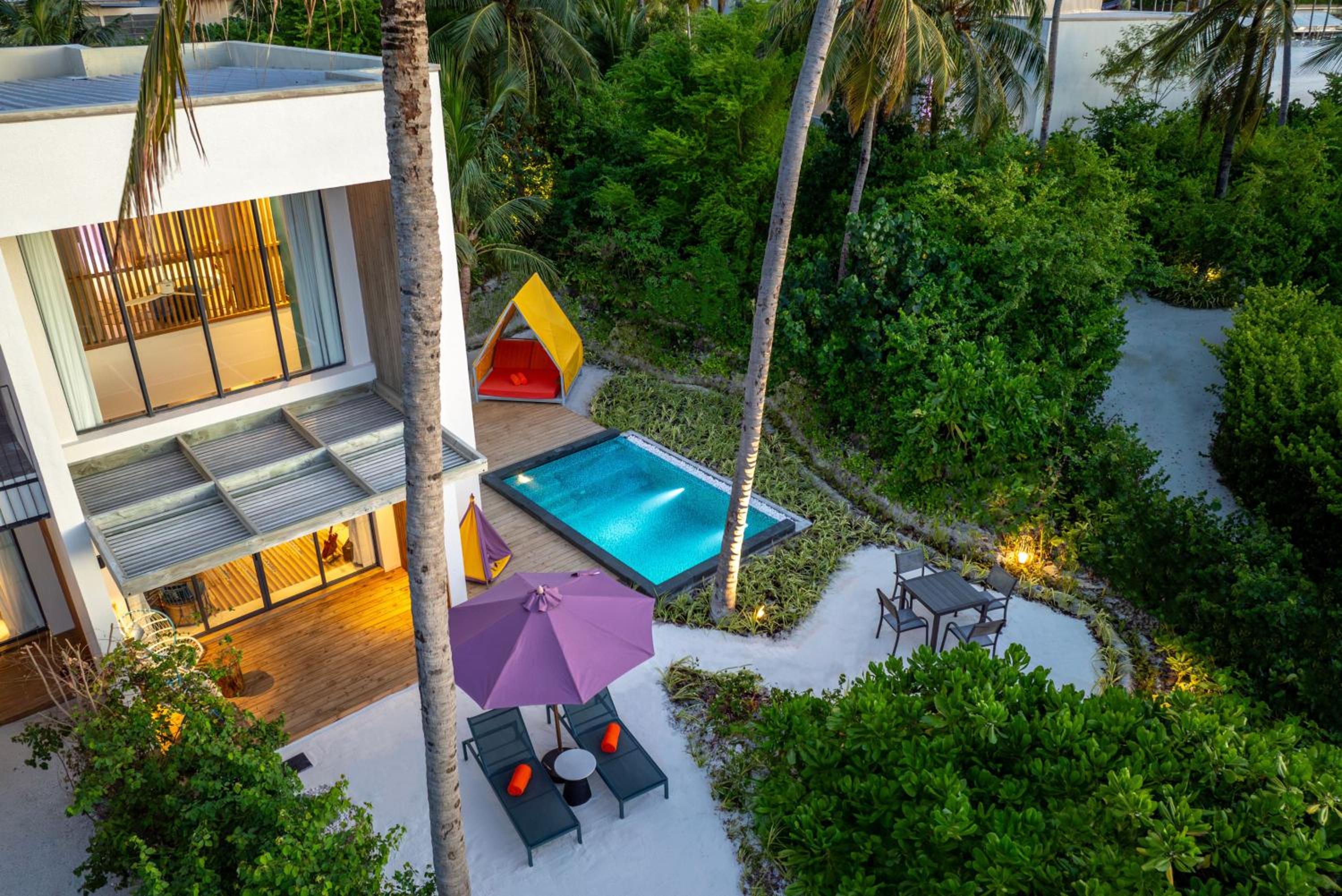 Silver Family Pool Suite photo 2