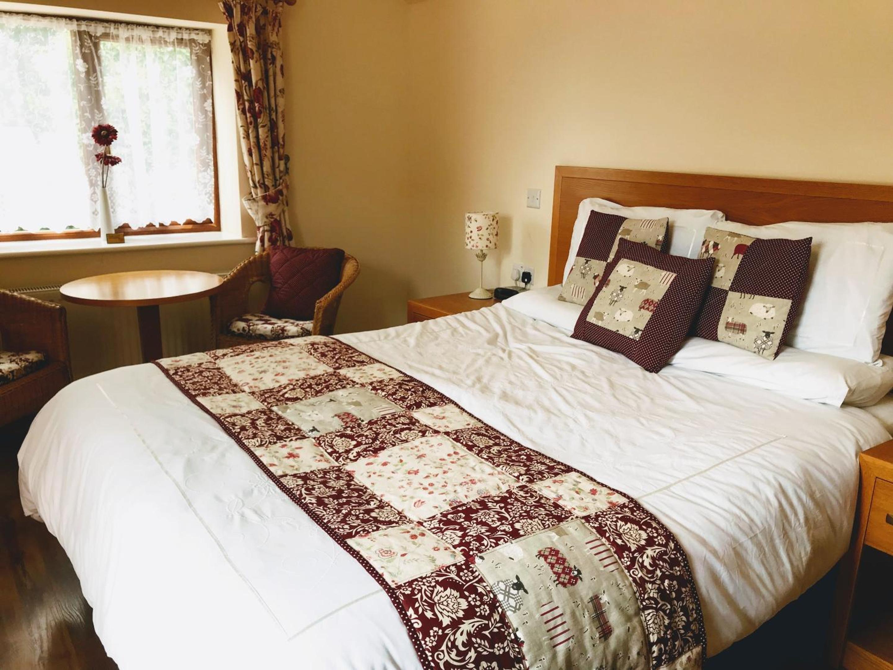 Double Room with Private Bathroom - Photo 2