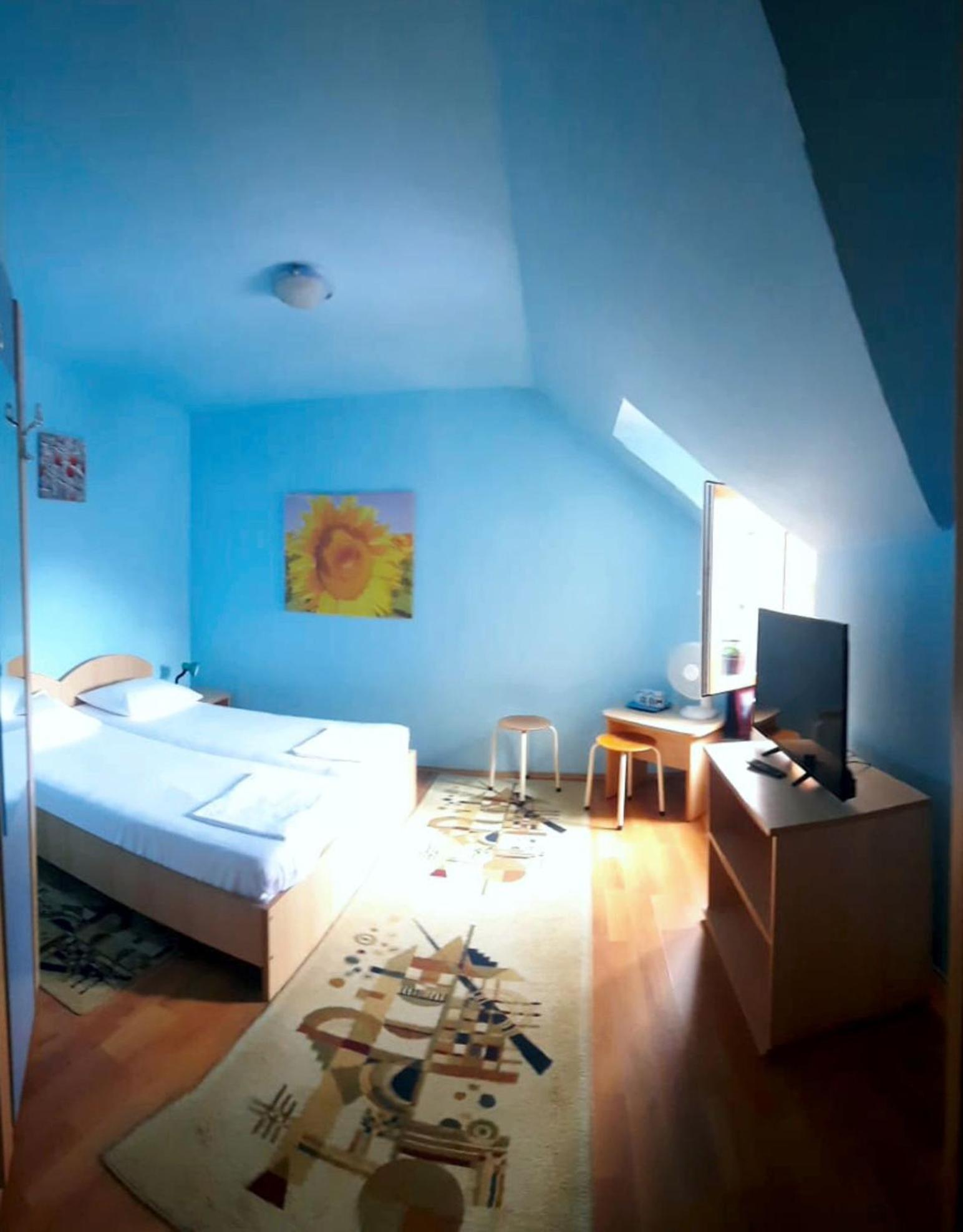 Double or Twin Room - Photo 4