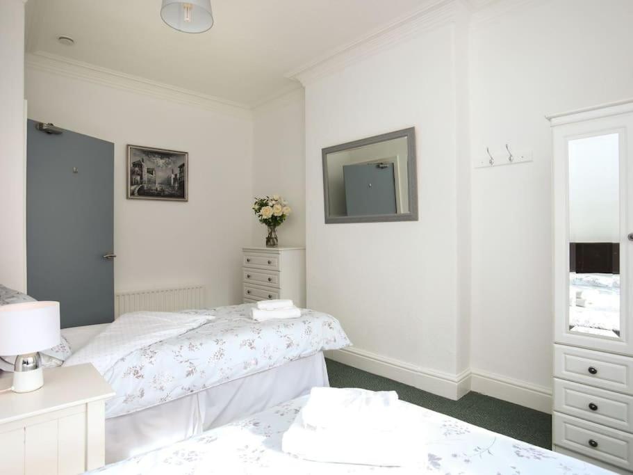 Two-Bedroom Apartment photo 2