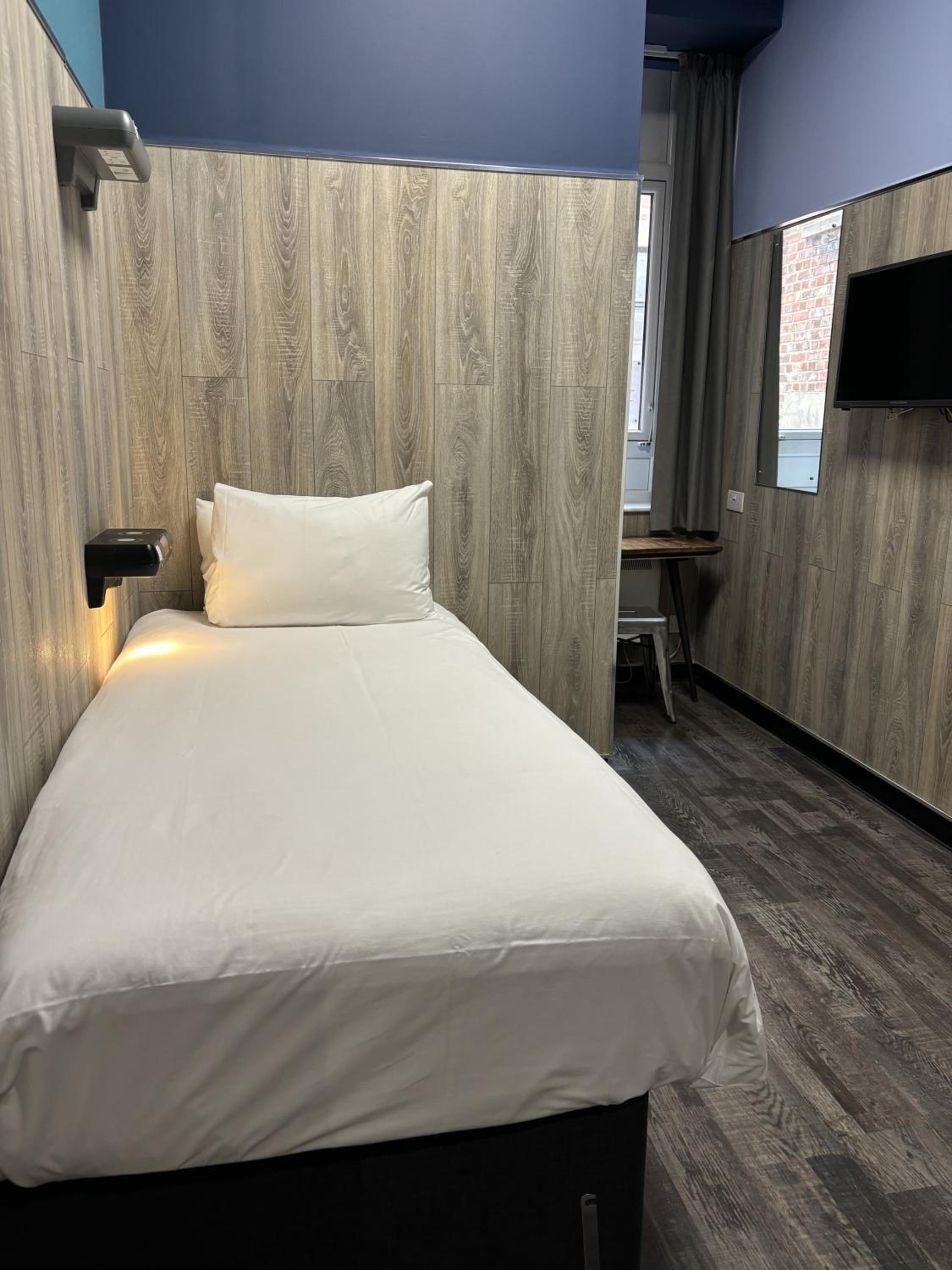 Single Room photo 2