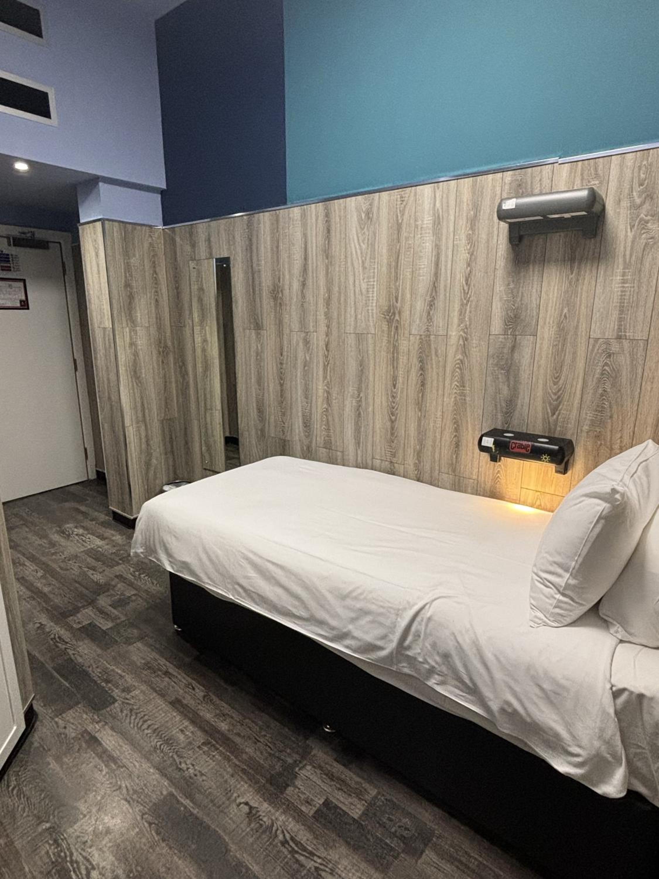 Single Room photo 1
