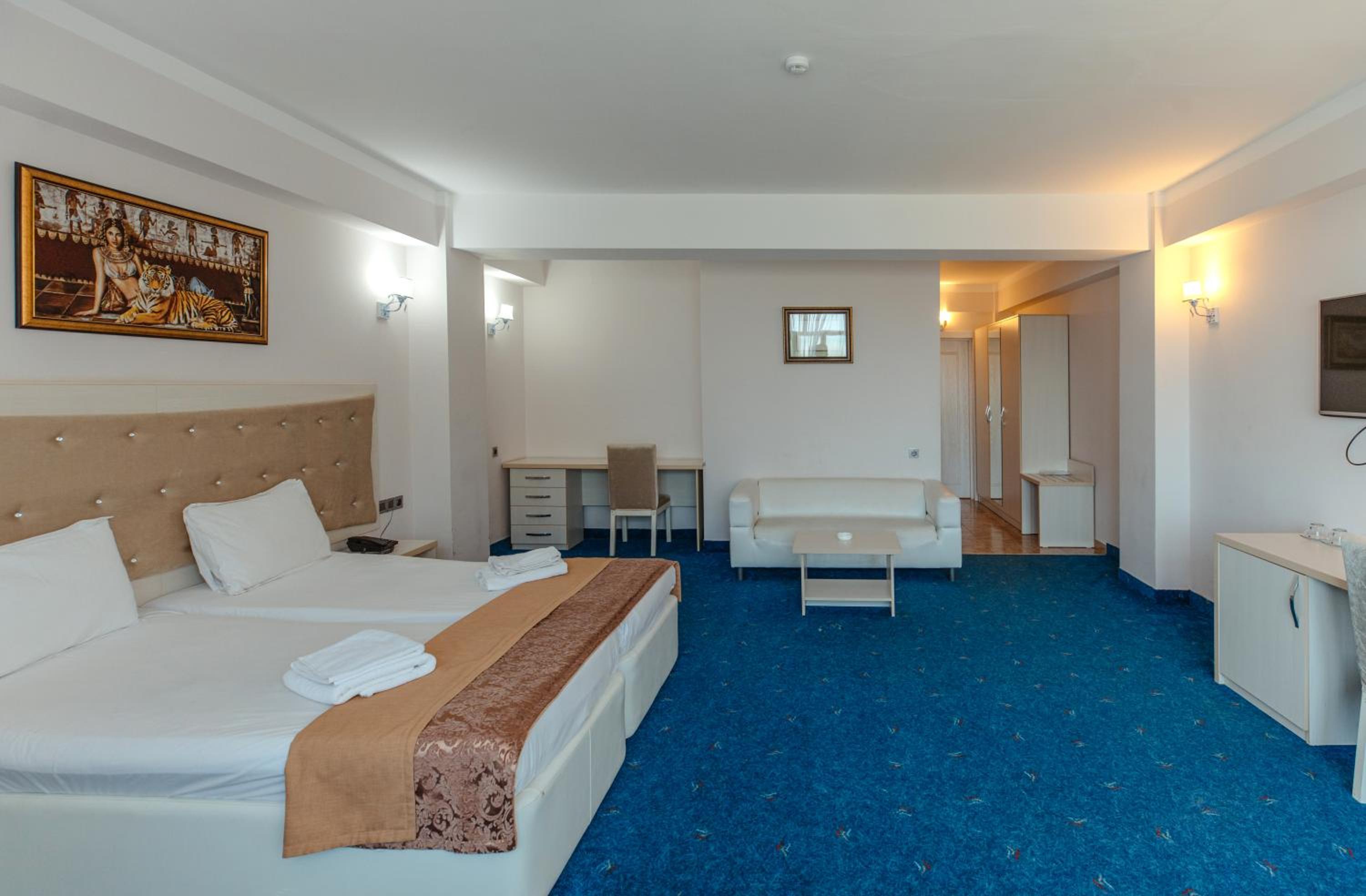 Double or Twin Room with Sea View photo 2