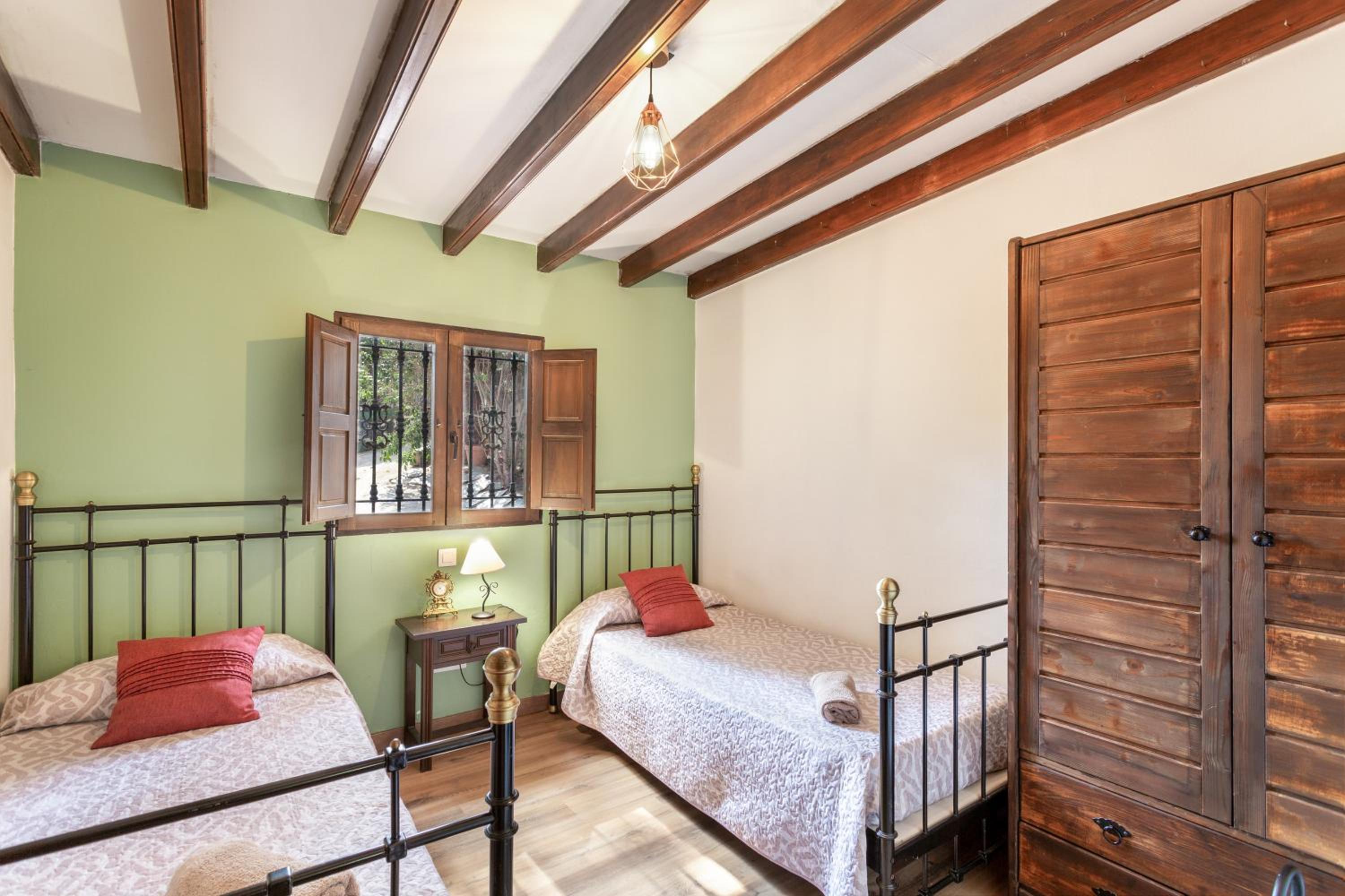 Two-Bedroom House - Photo 10