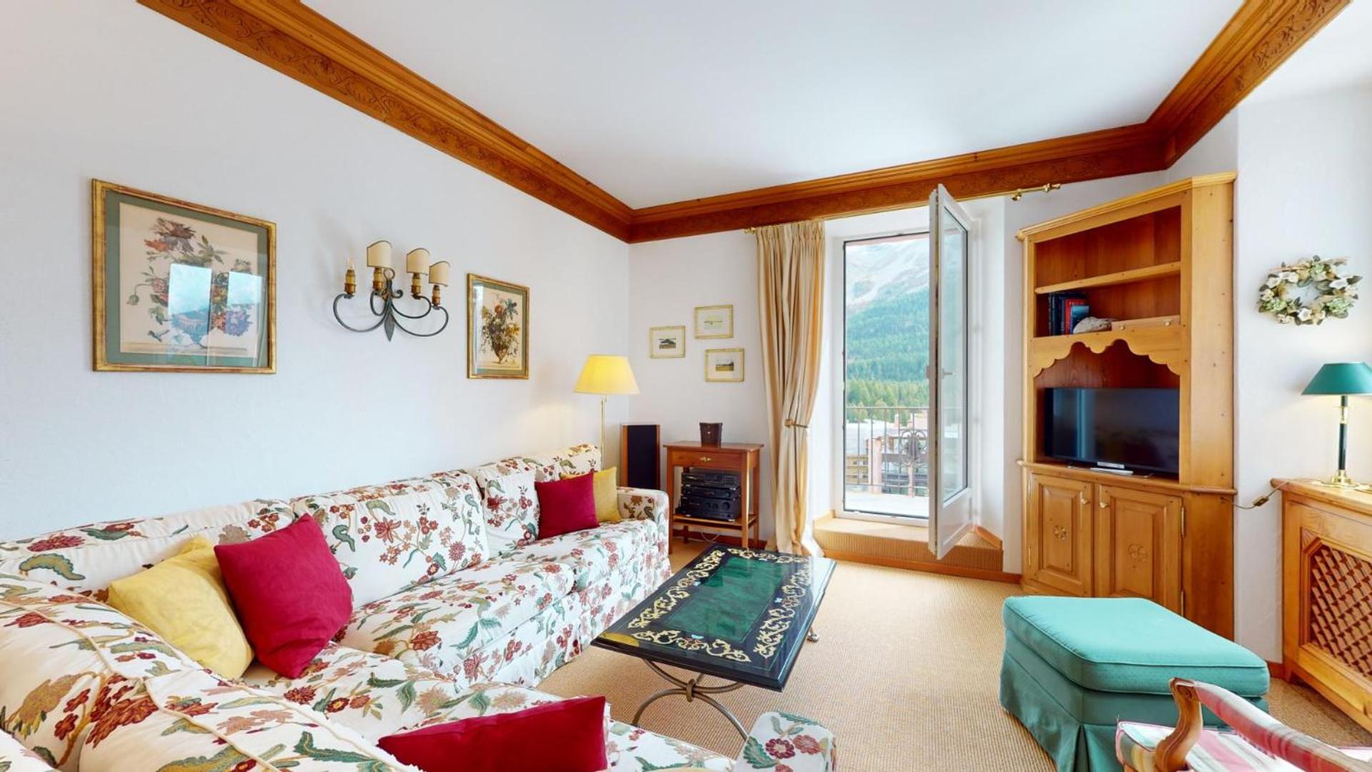 Apartment with Mountain View photo 1