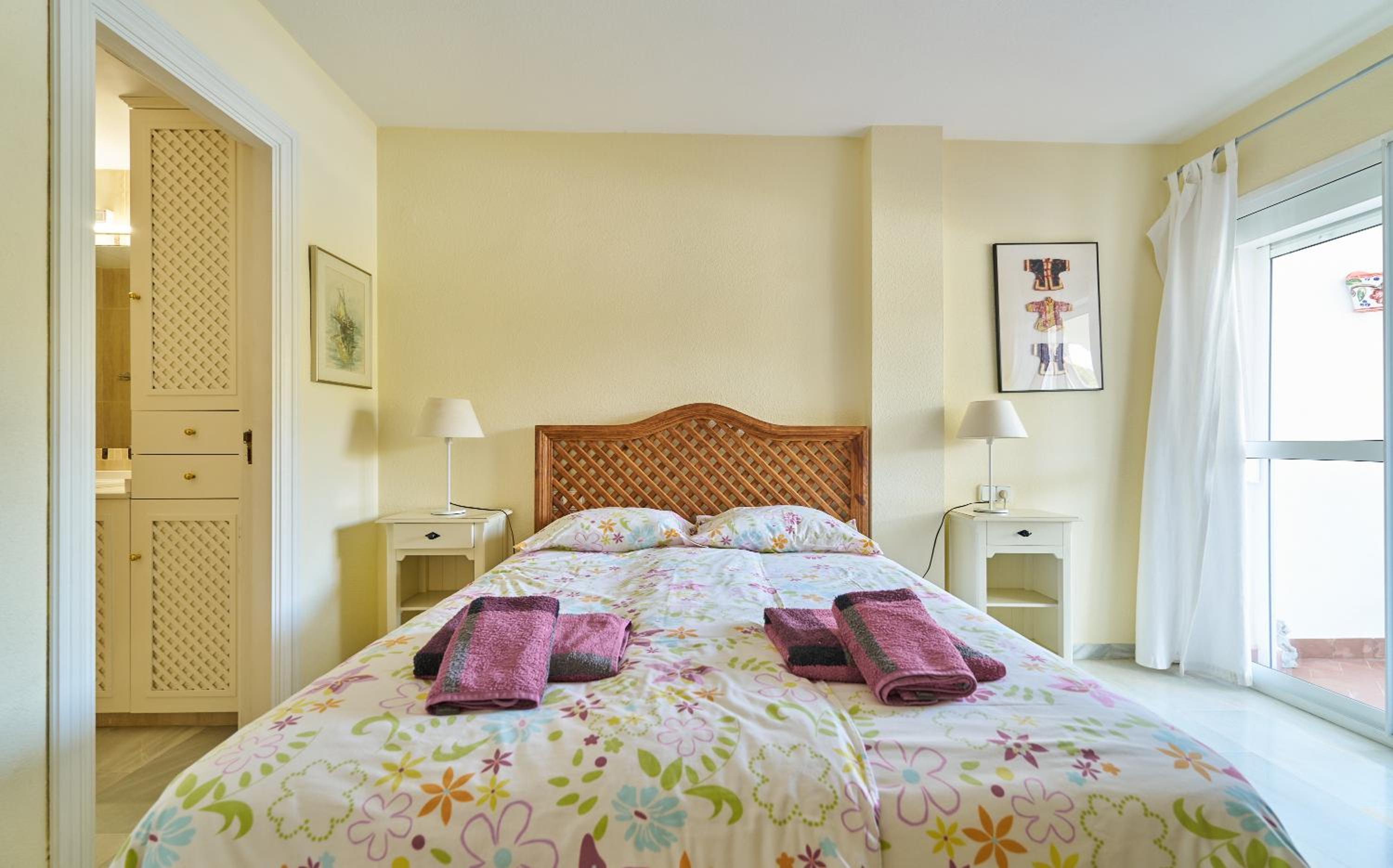 Apartamento de dos habitaciones con balcón y terraza