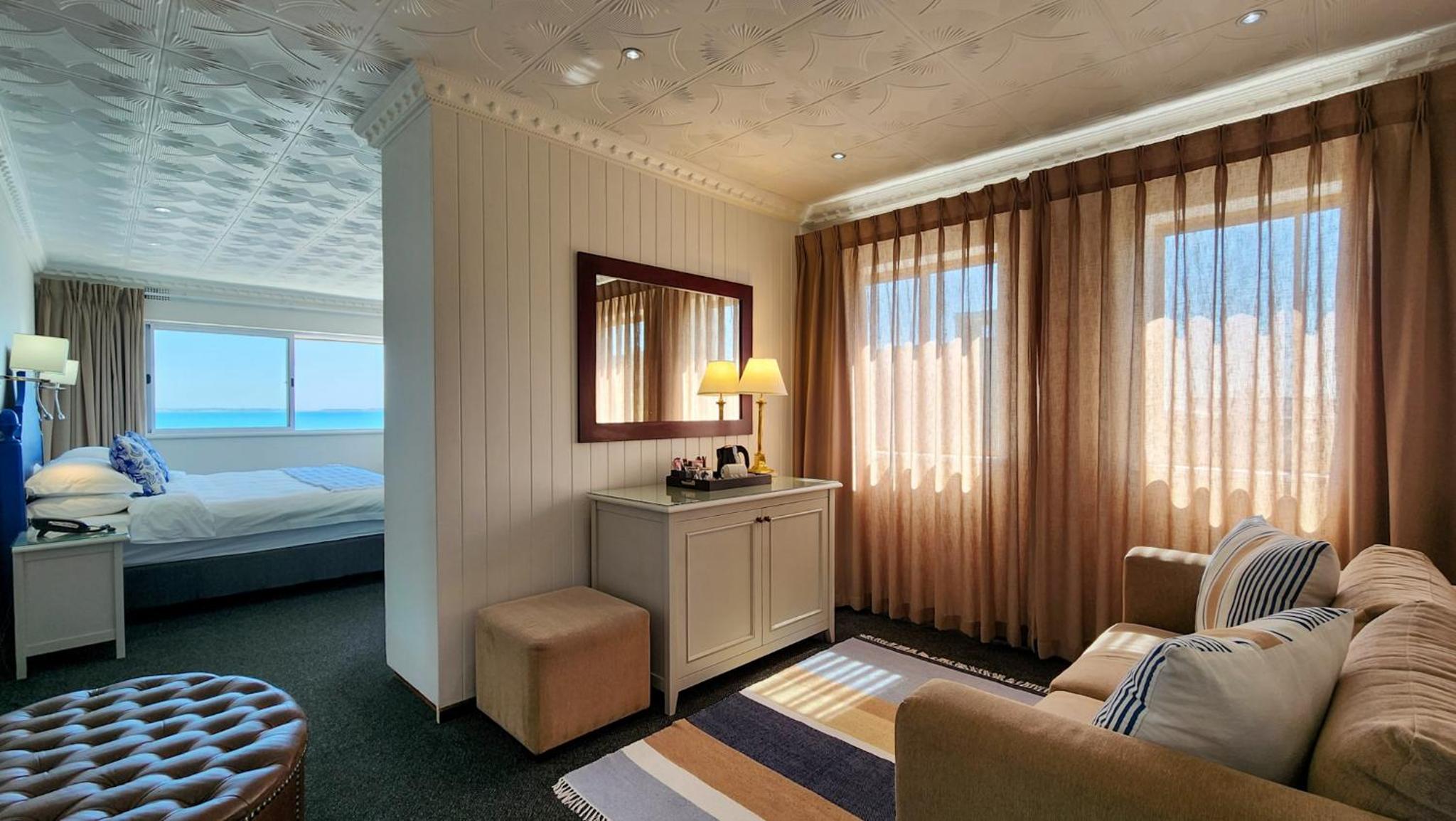 Suite - Photo 8