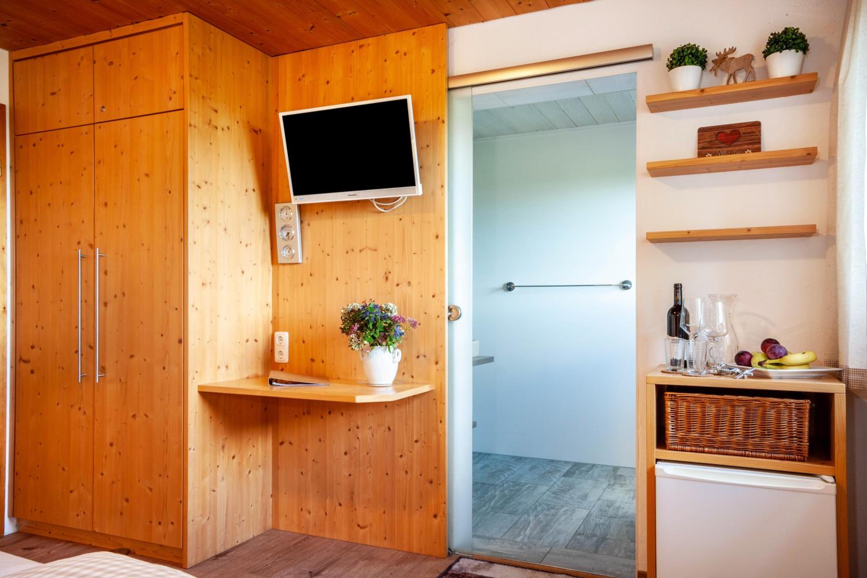 One-Bedroom Apartment with Garden View photo 2