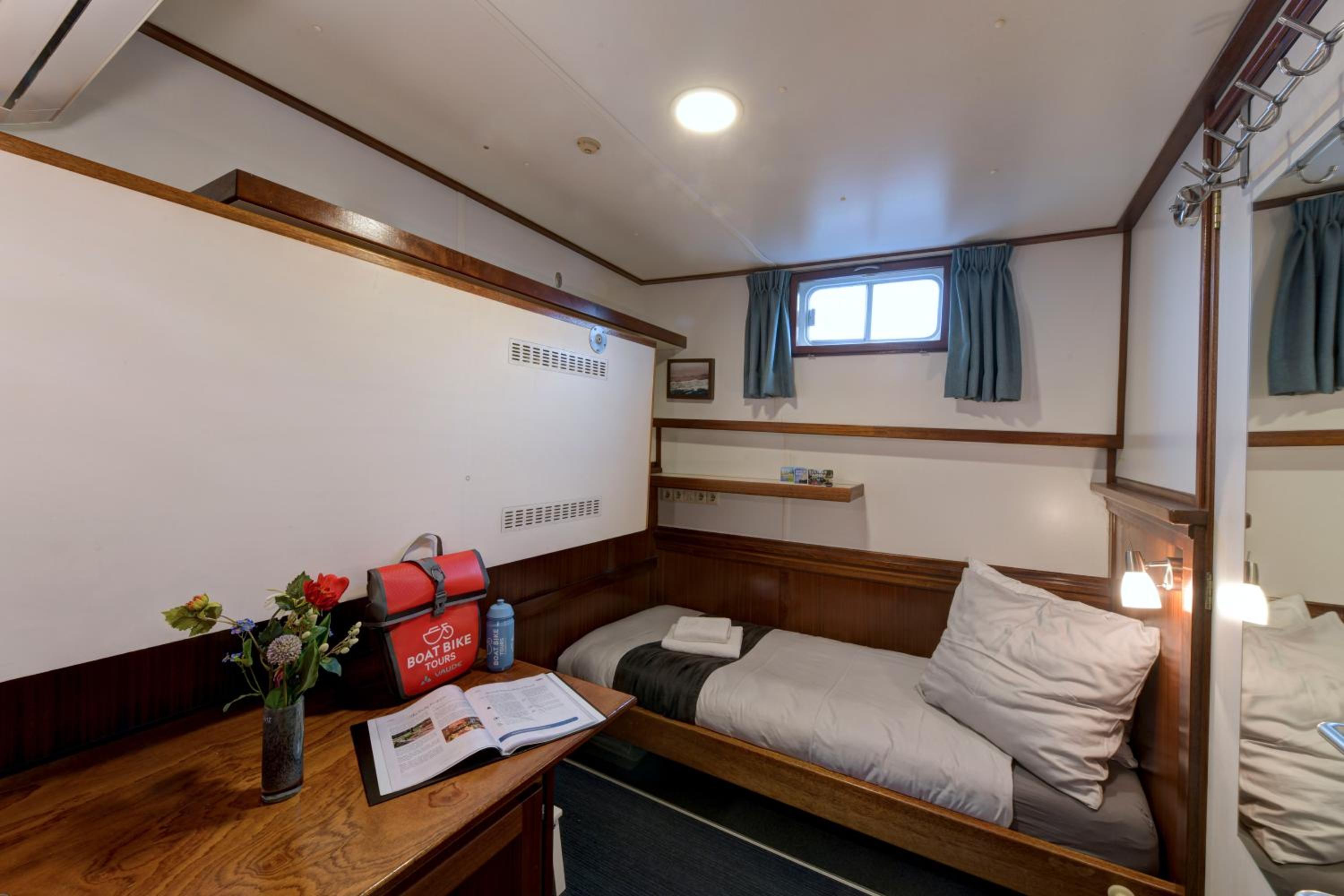 Single Room with Private Bathroom photo 3