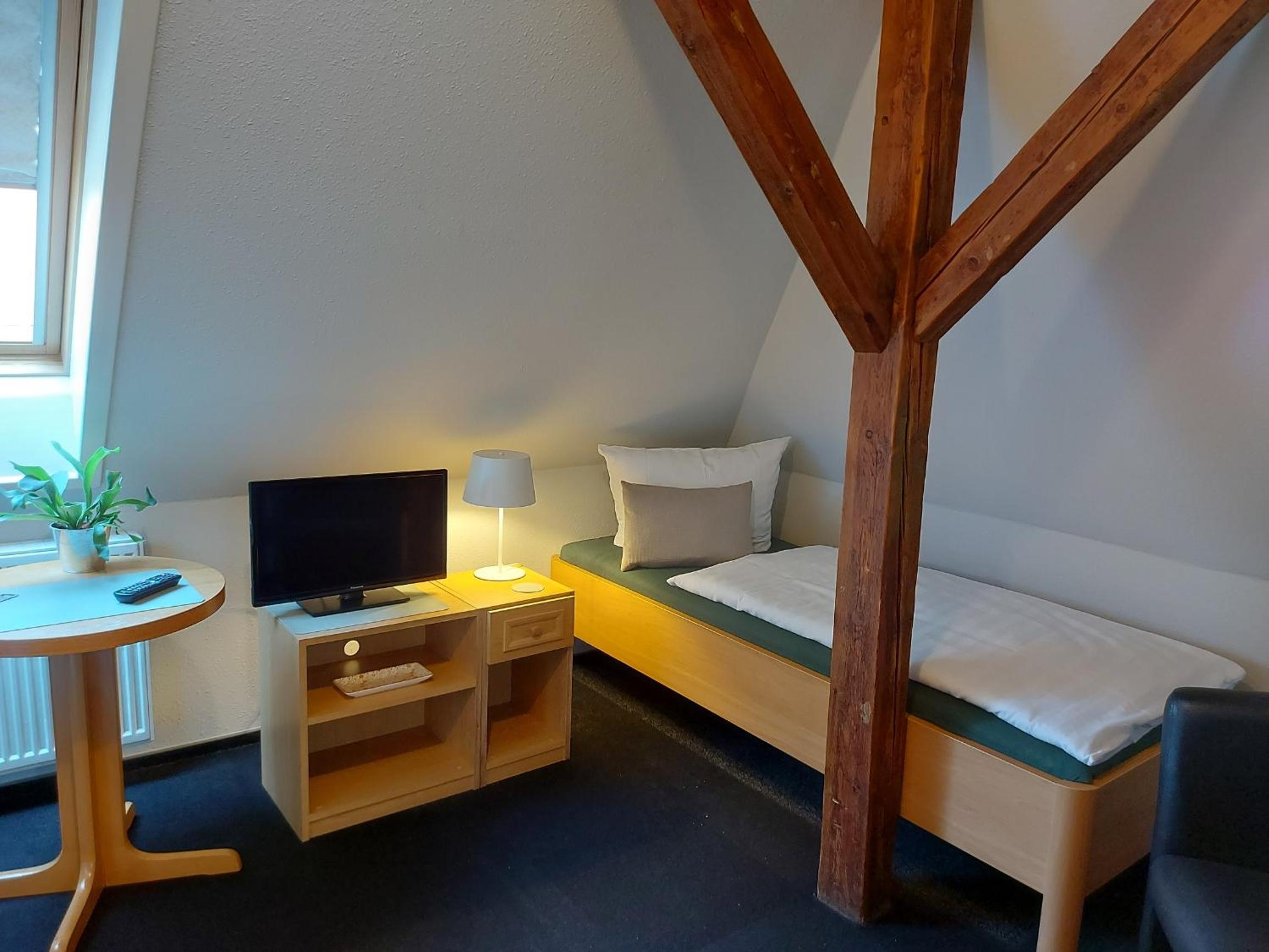 Single Room with Private Bathroom photo 1