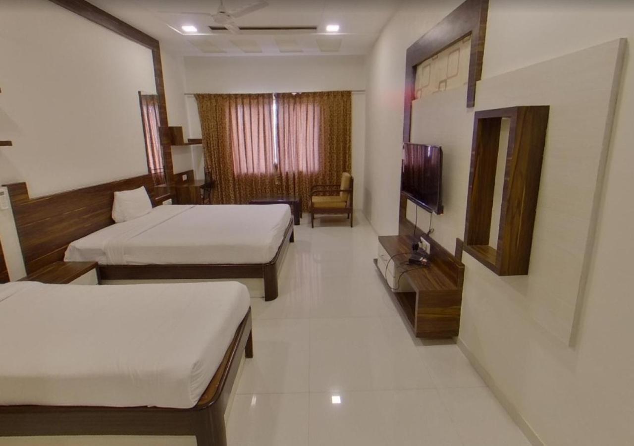 Deluxe King Room photo 2