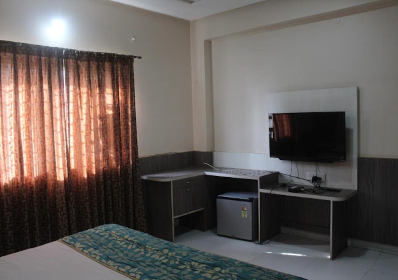 Deluxe King Room photo 3