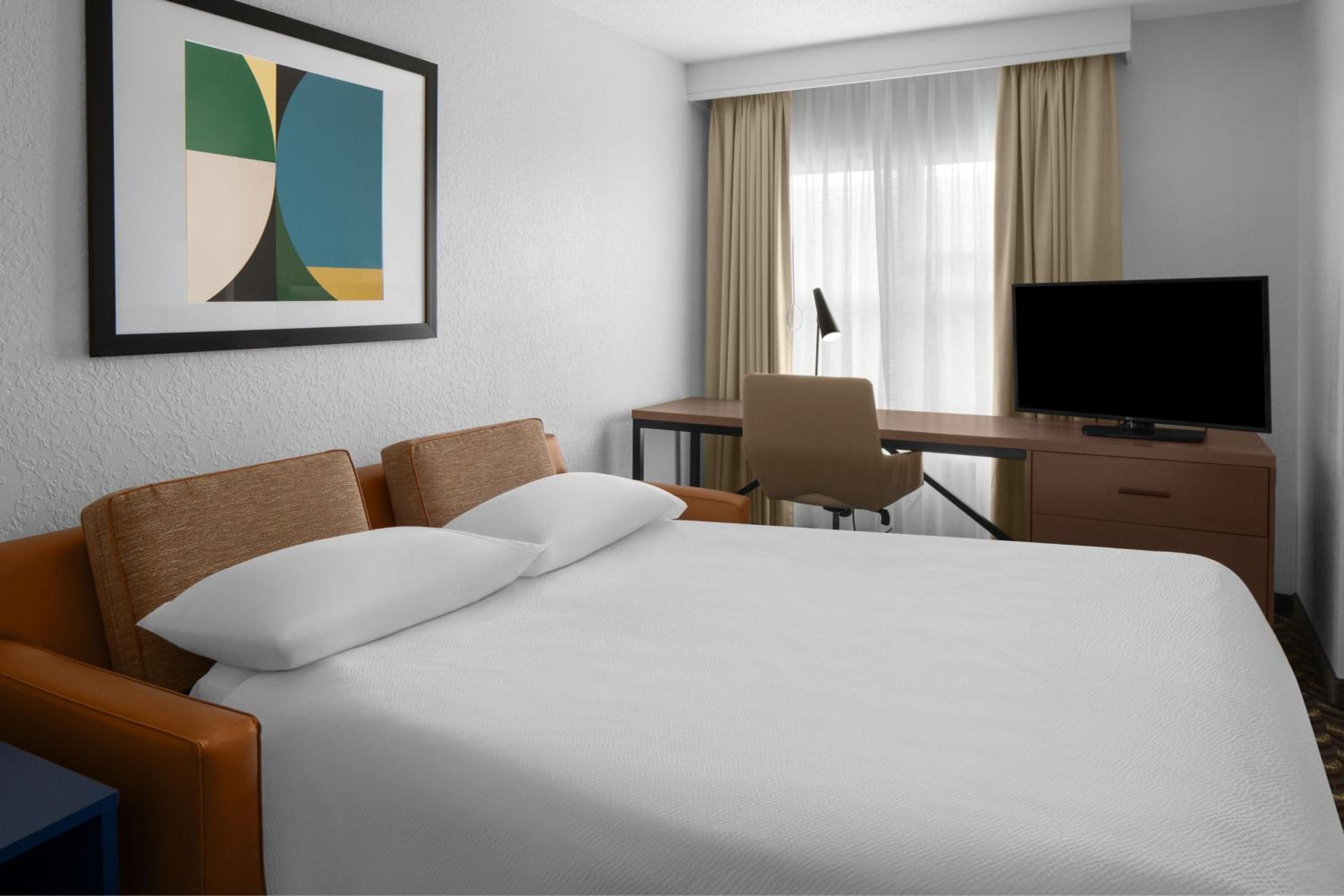 Two-Bedroom Suite - Photo 5