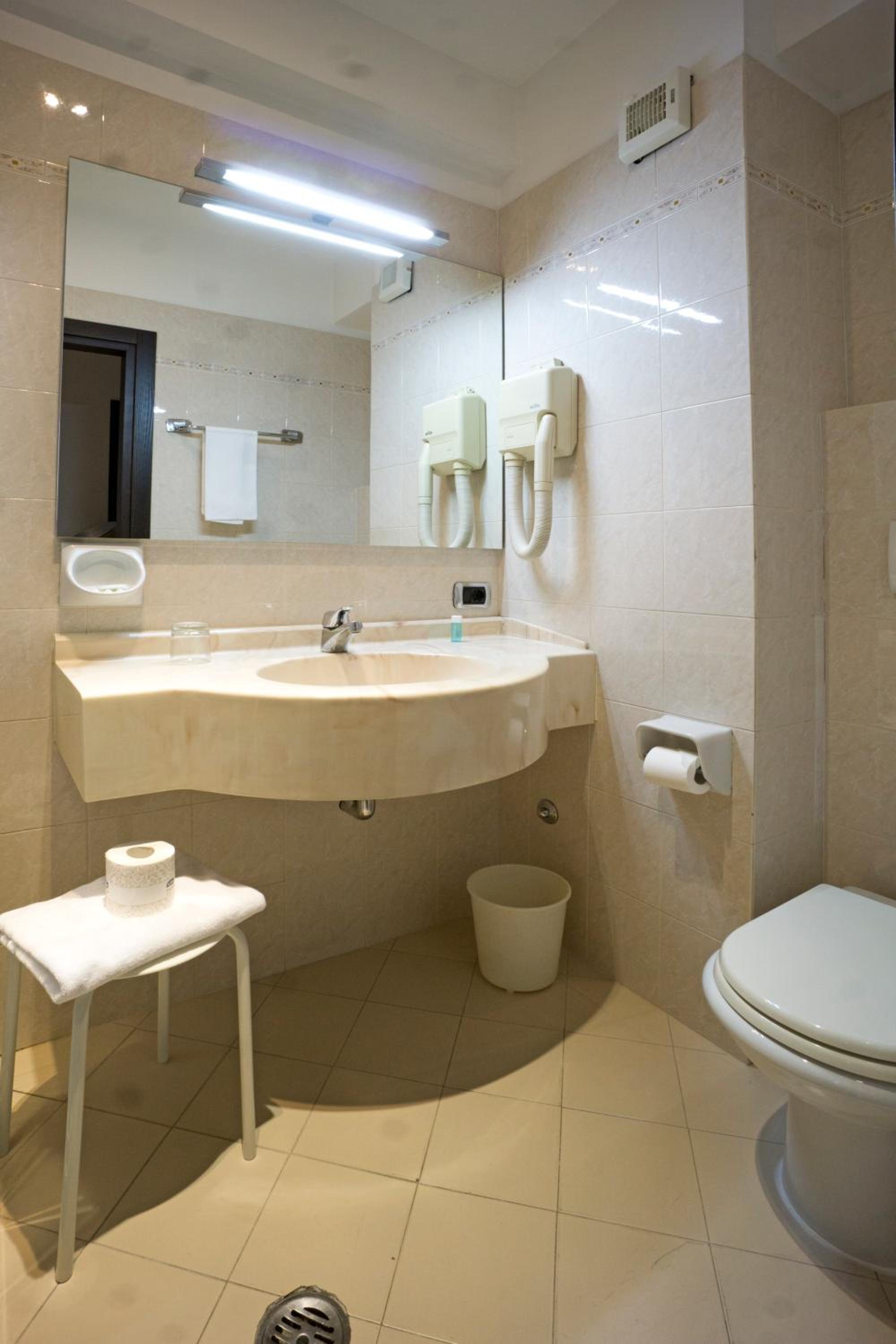 Single Room photo 2