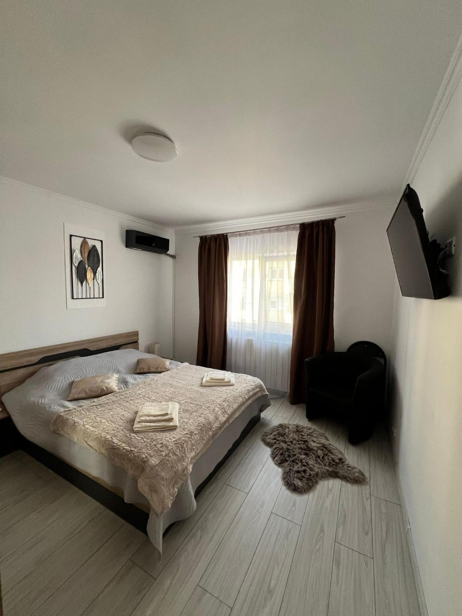 One-Bedroom Apartment photo 1