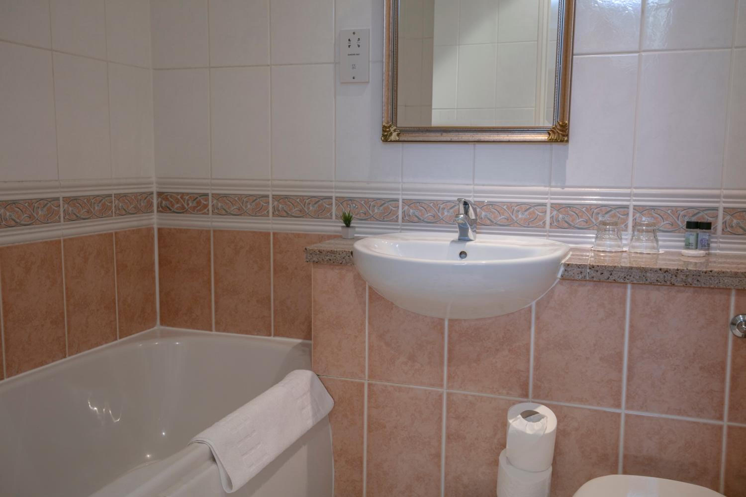 Cottage with Double Bed - Photo 12