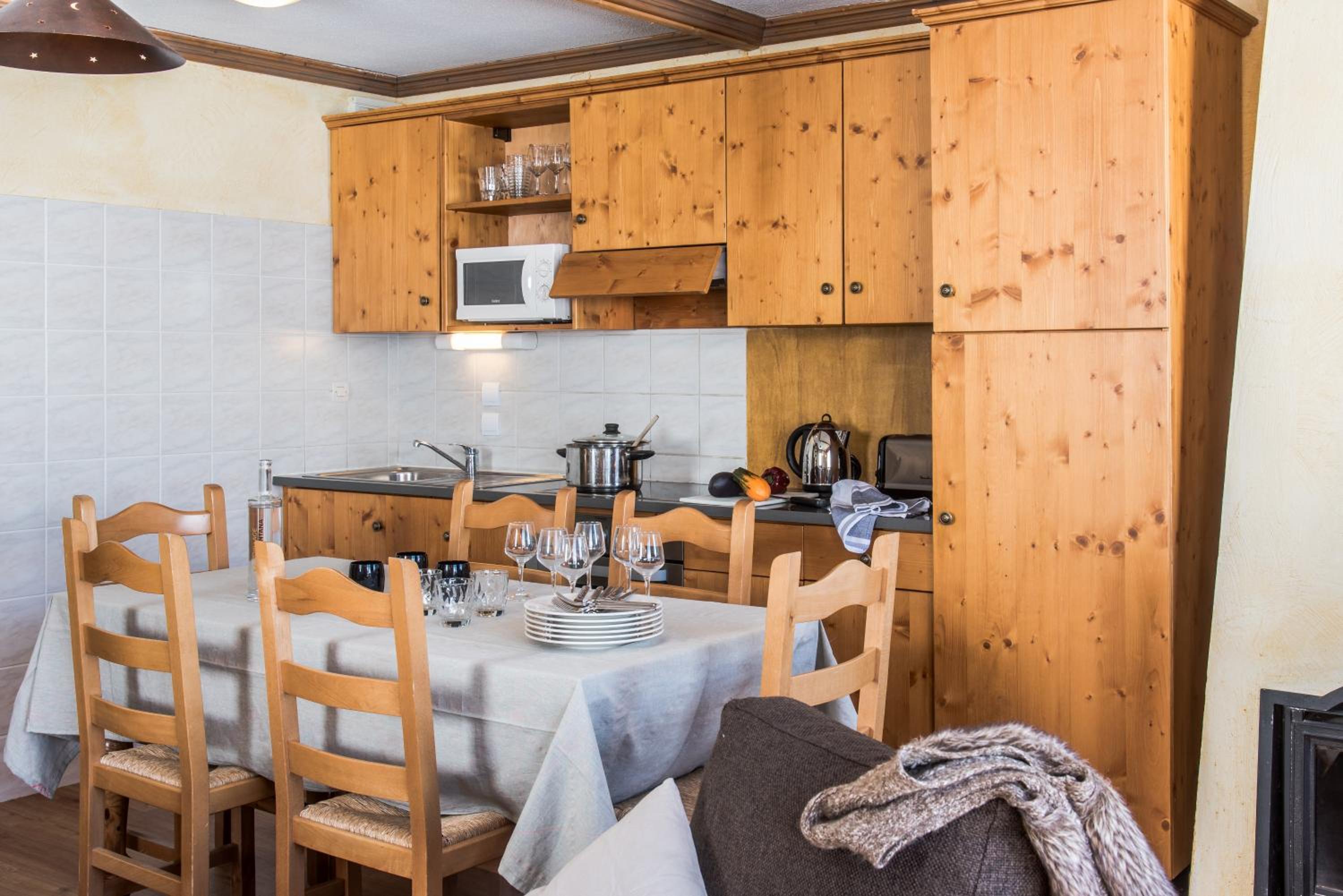 Four-Bedroom Apartment 9 People photo 3