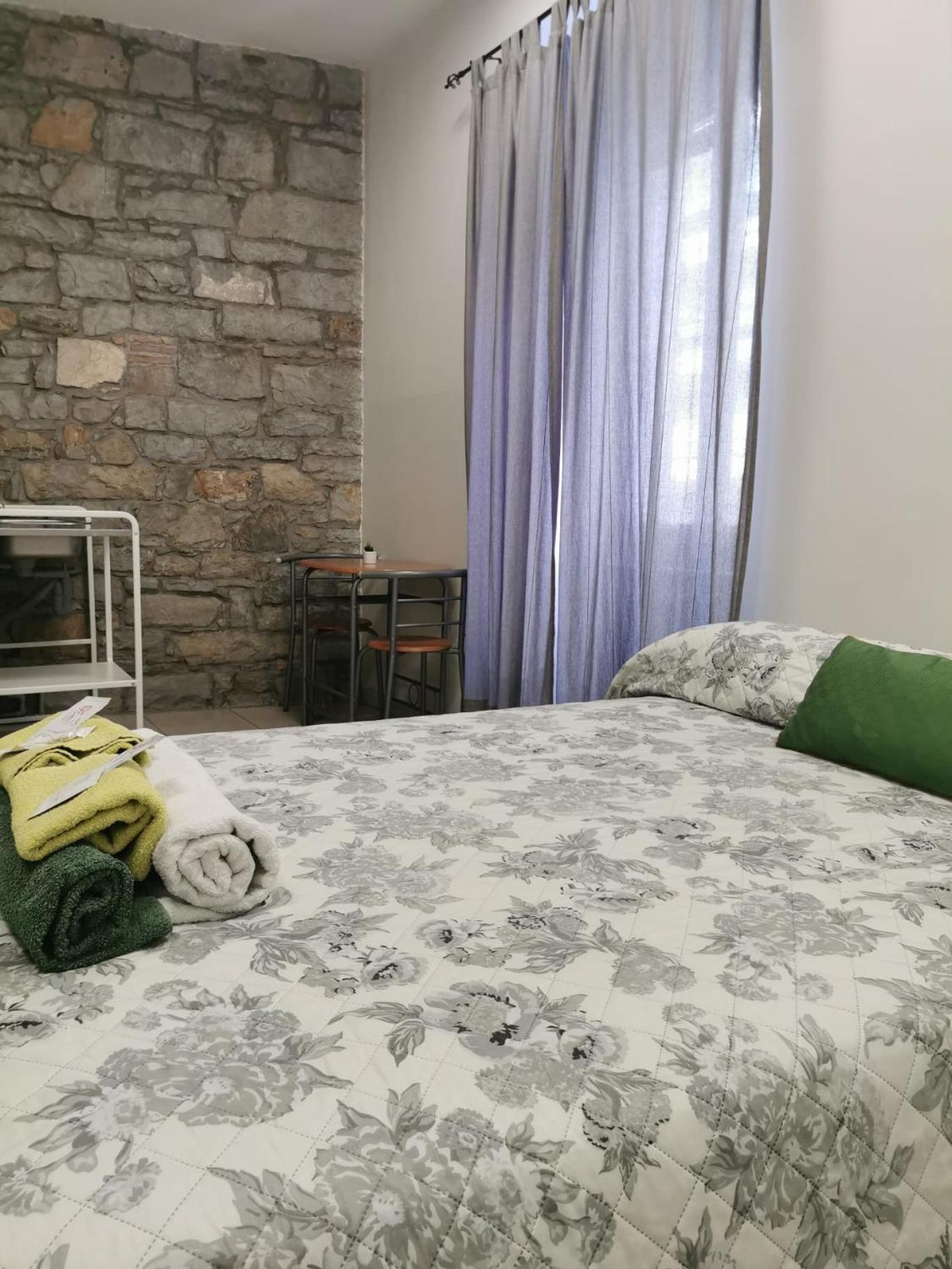 Double Room with Private Bathroom - Photo 3