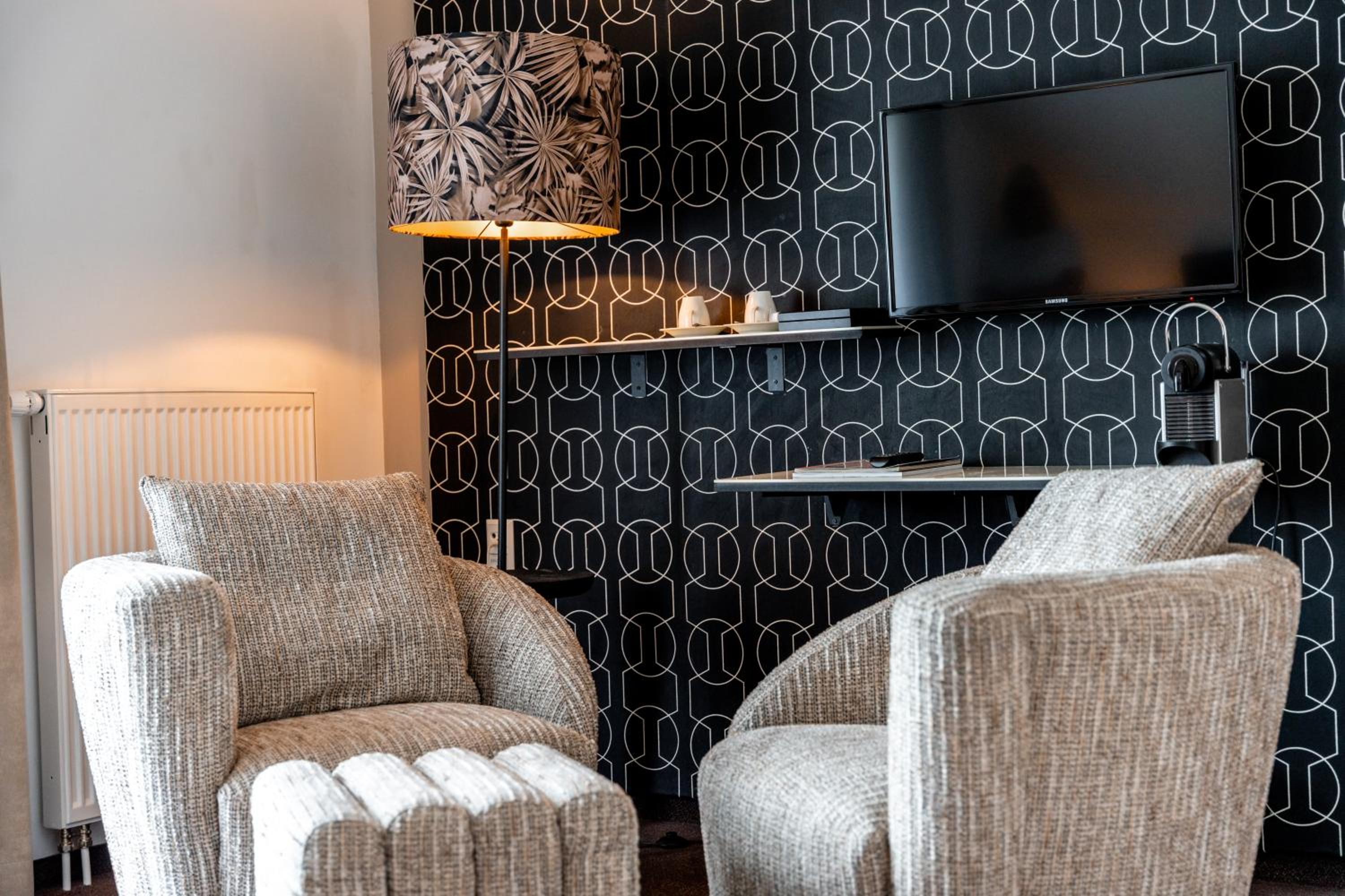 Junior Suite with Balcony photo 3