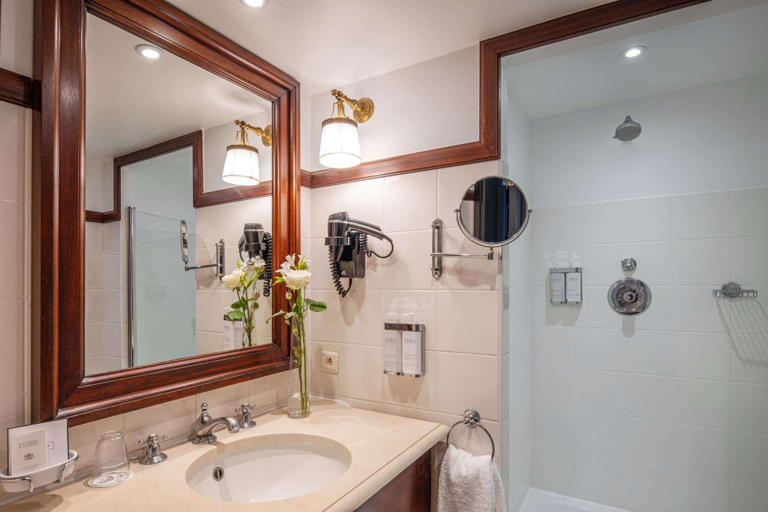 Executive Suite with City View - Photo 10
