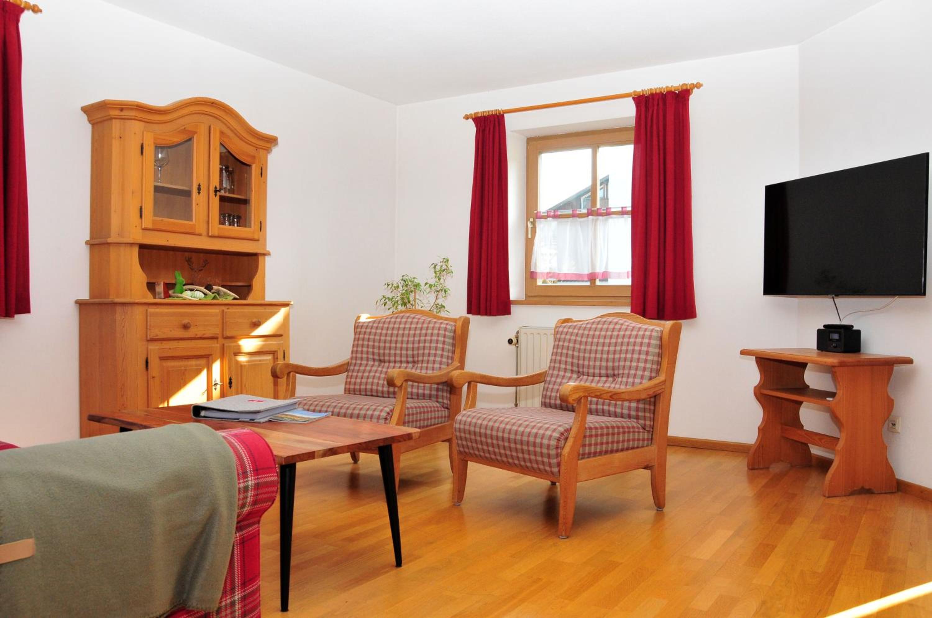 Apartment with Mountain View photo 3
