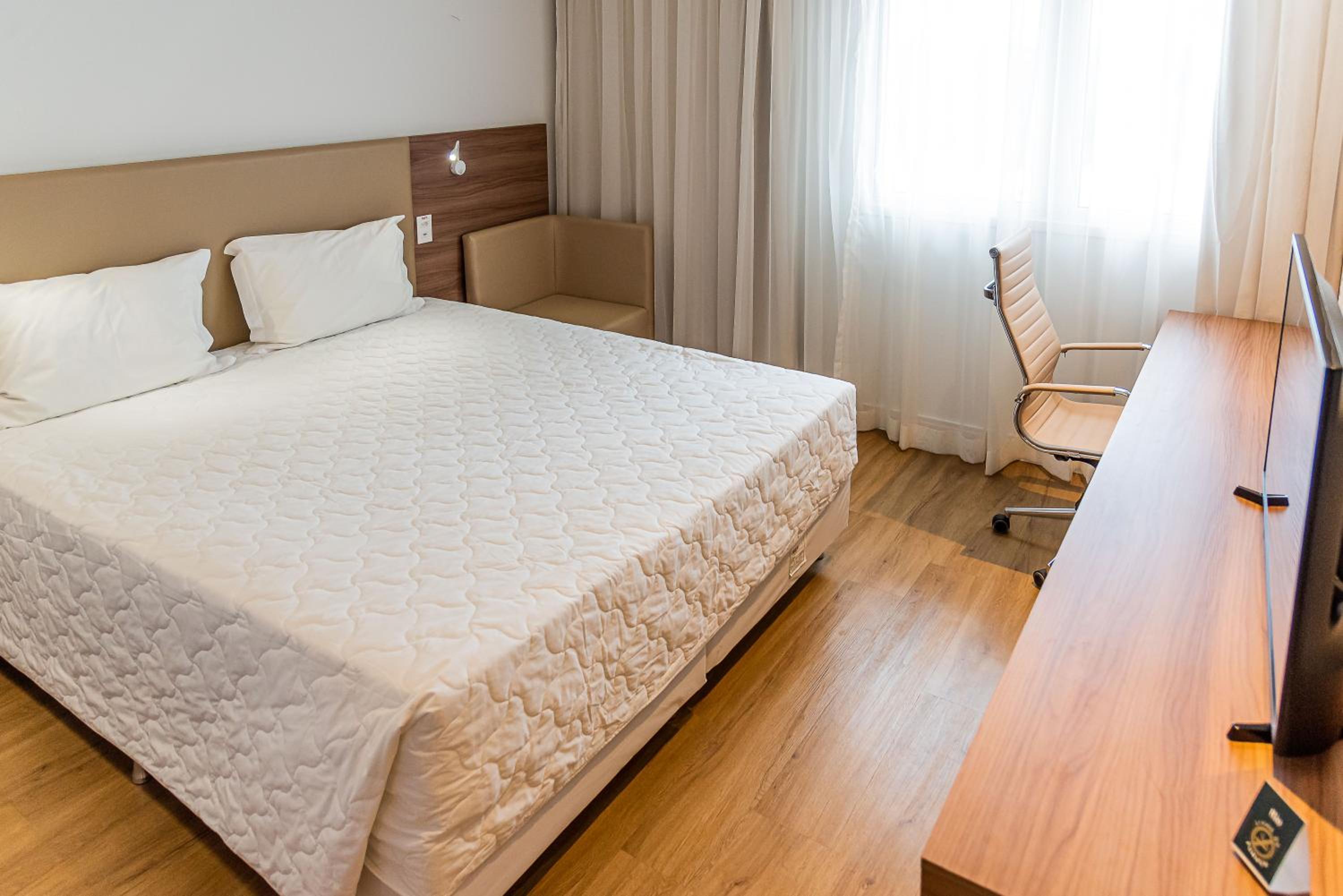 Queen Room - Disability Access photo 1