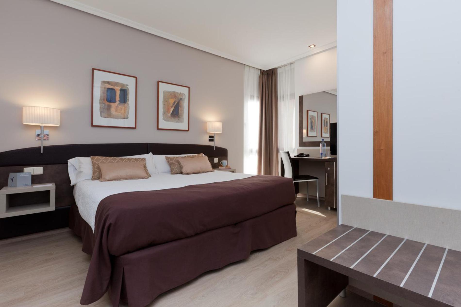 Double Room with extra bed (2 adults + 1 child under 12) photo 2