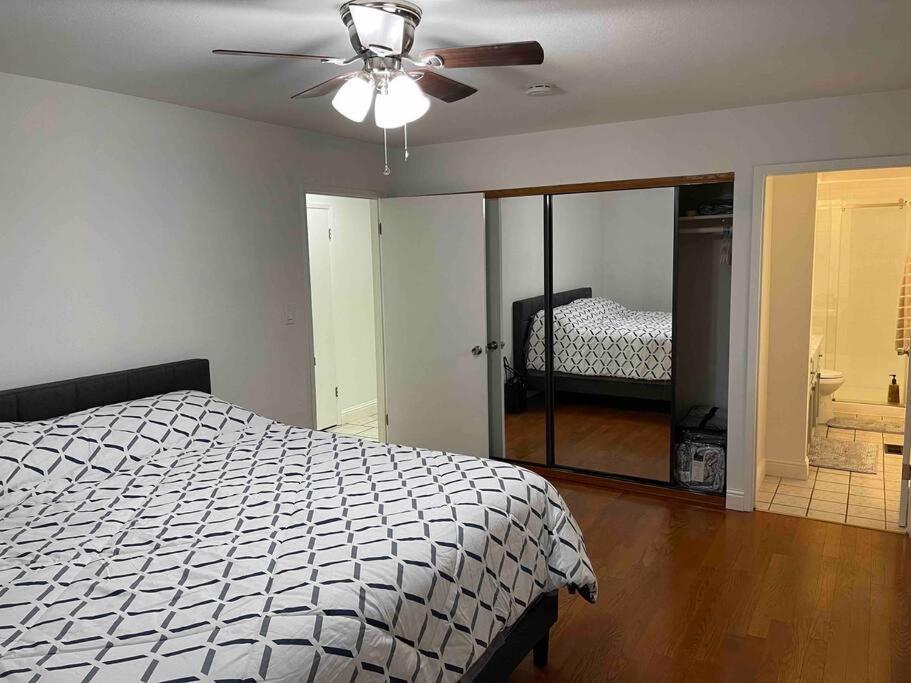Three-Bedroom House photo 2