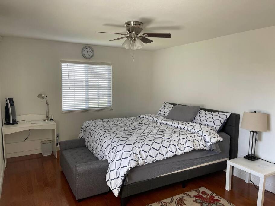 Three-Bedroom House photo 3