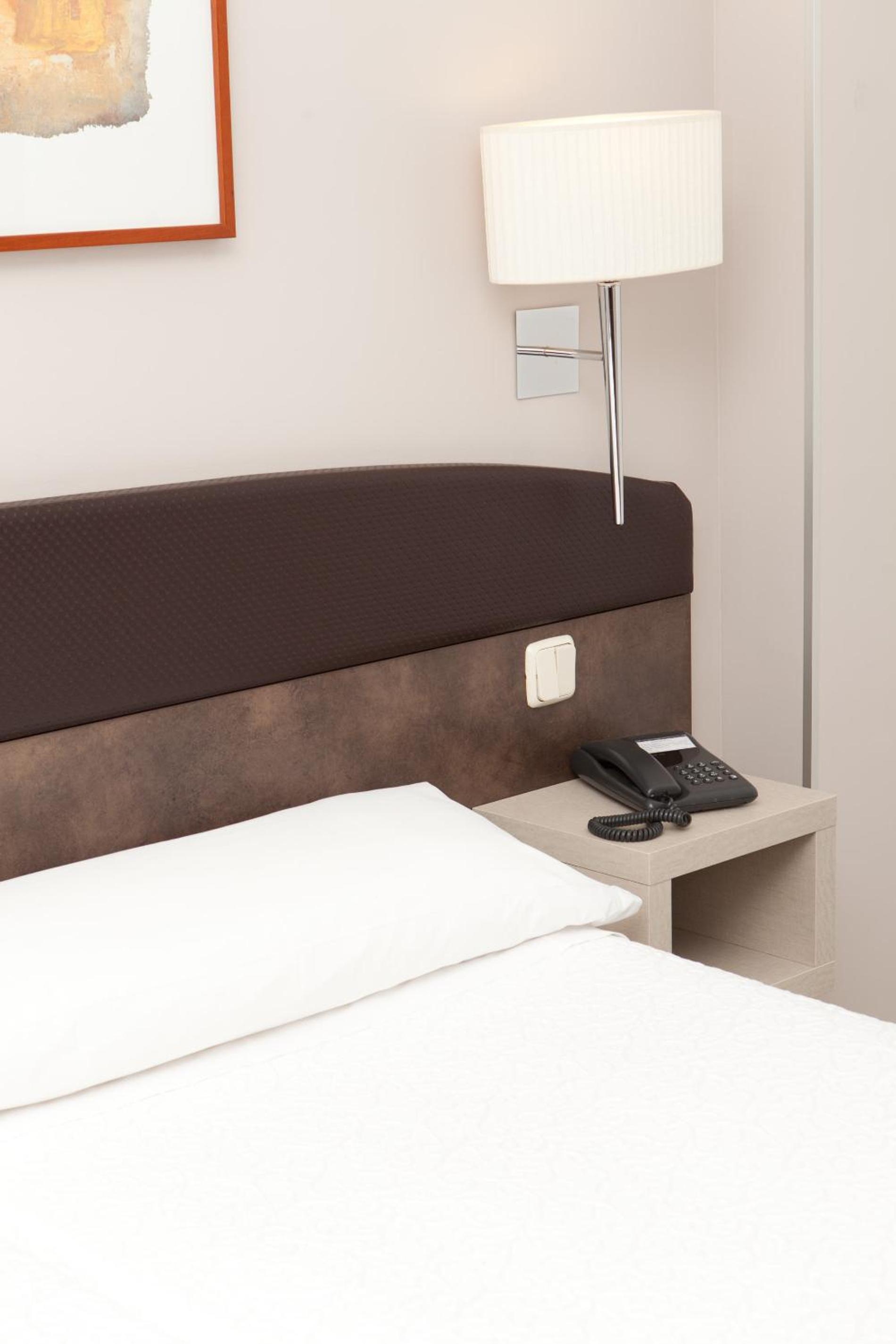 Single Room - Photo 2