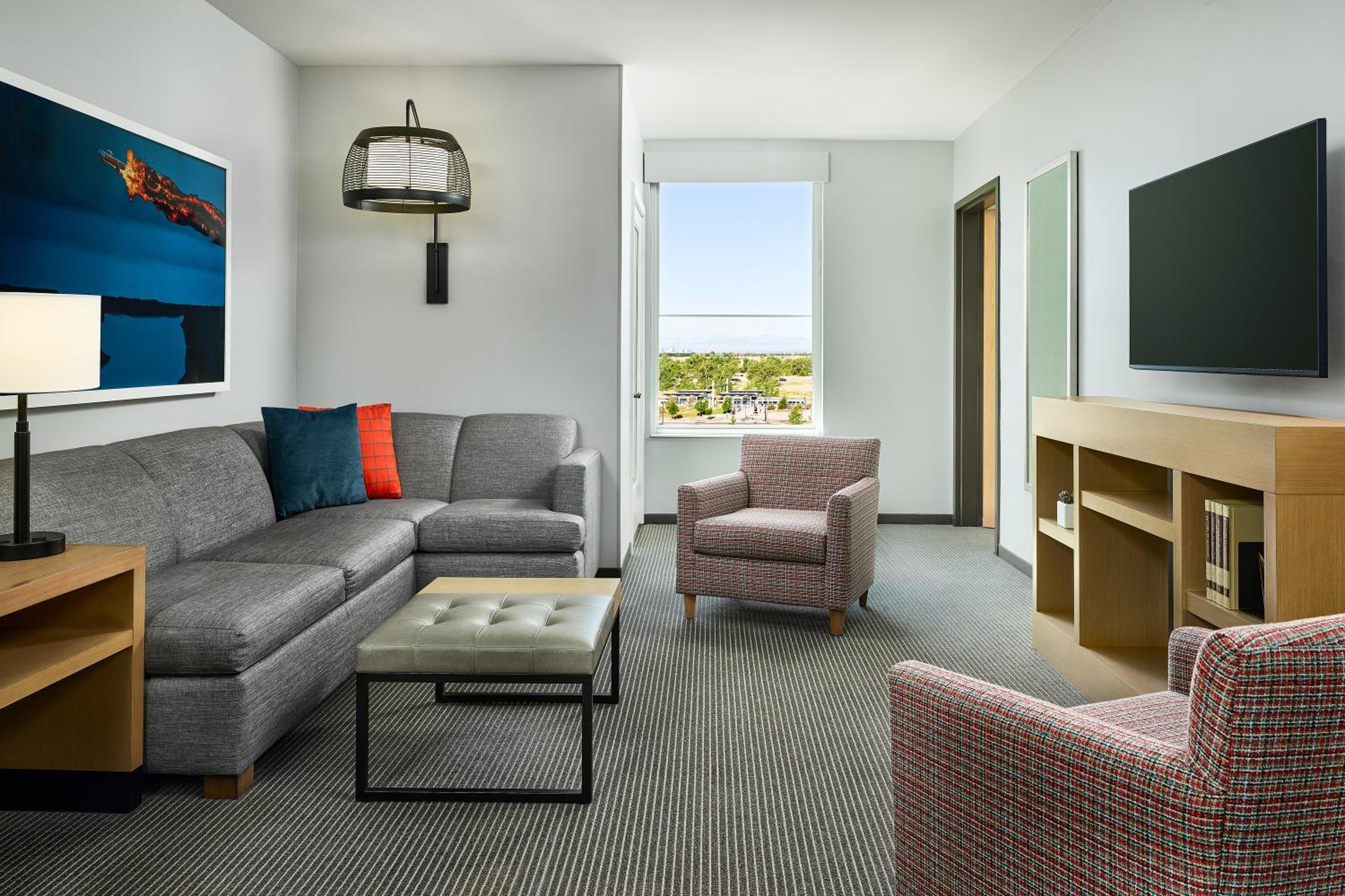 One-Bedroom King Suite with Sofa Bed photo 3