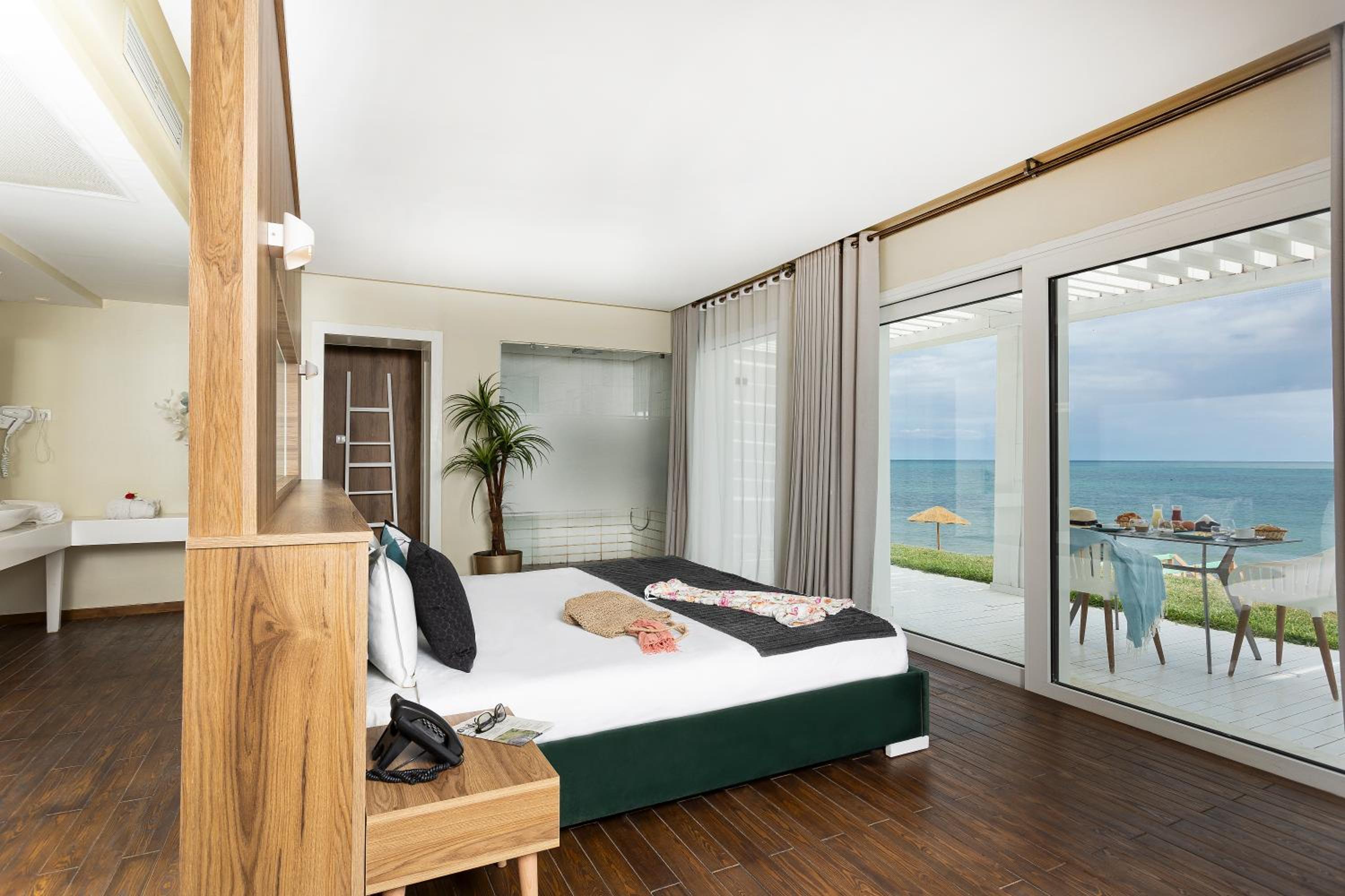 Bungalow - Beach Front photo 2