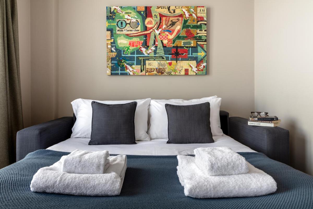 One-Bedroom Apartment with Sofa Bed