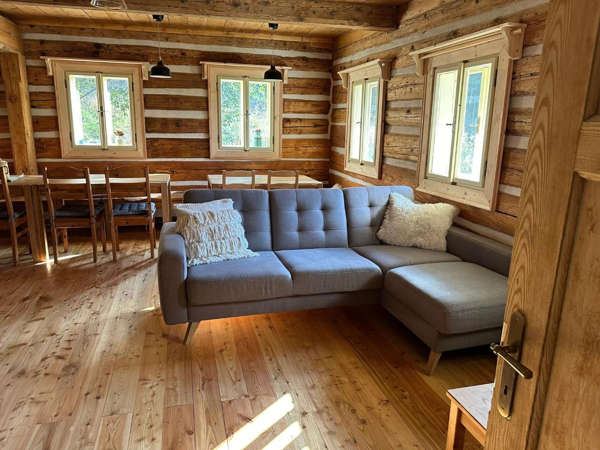 Five-Bedroom House photo 3