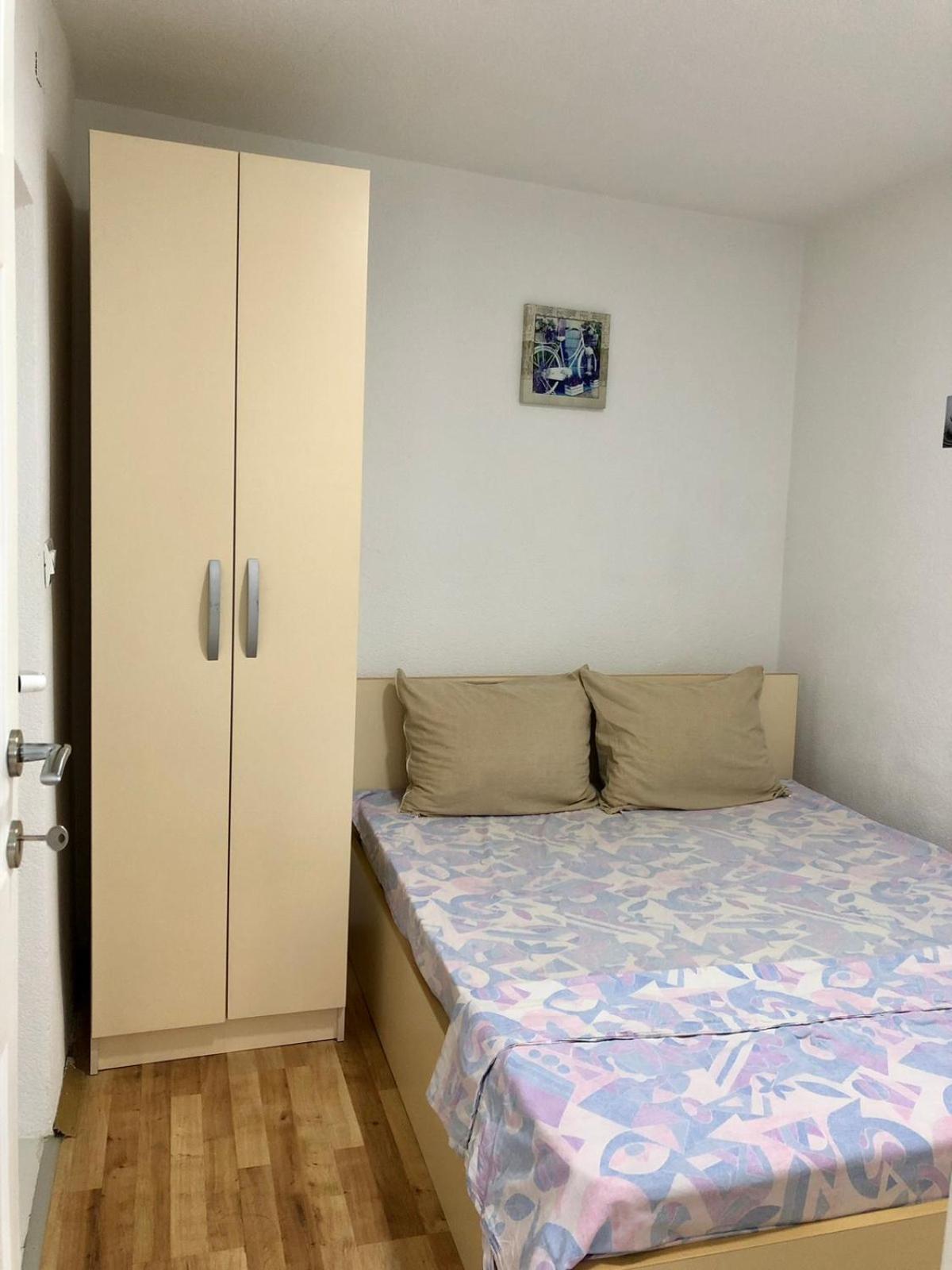 One-Bedroom House photo 1