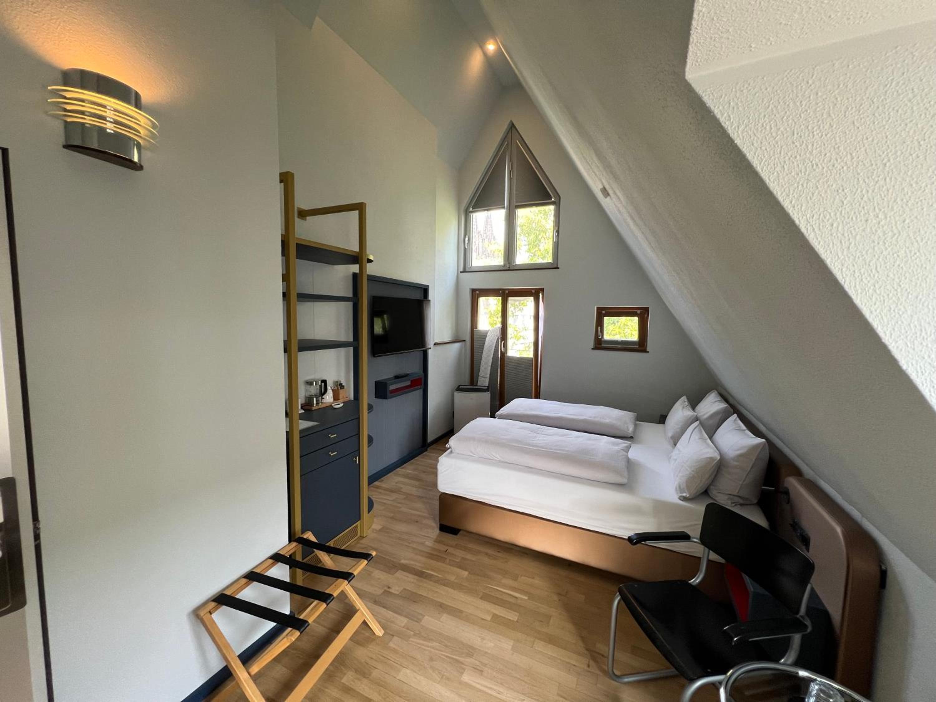 Deluxe Double Room with Balcony photo 2