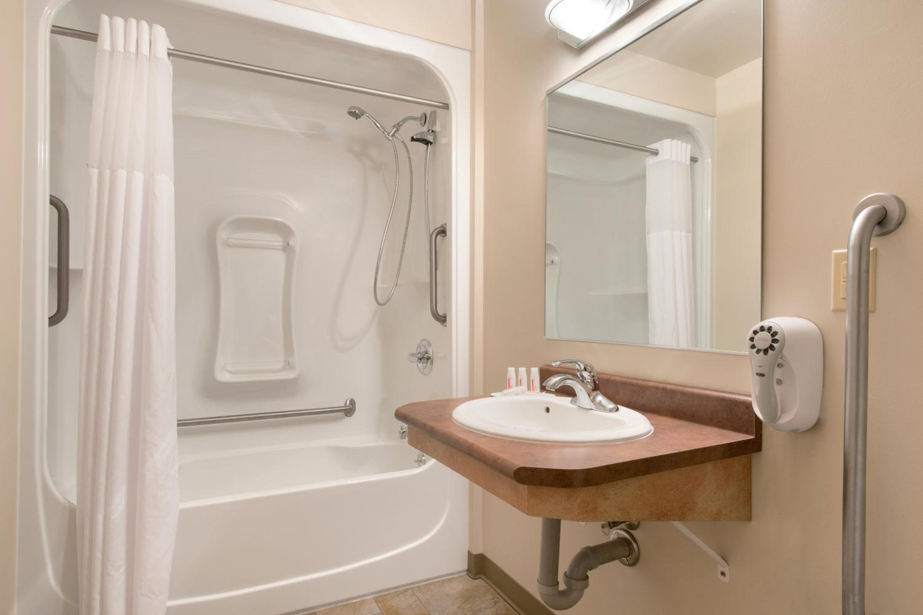 Queen Room - Disability Access/Non-Smoking photo 2