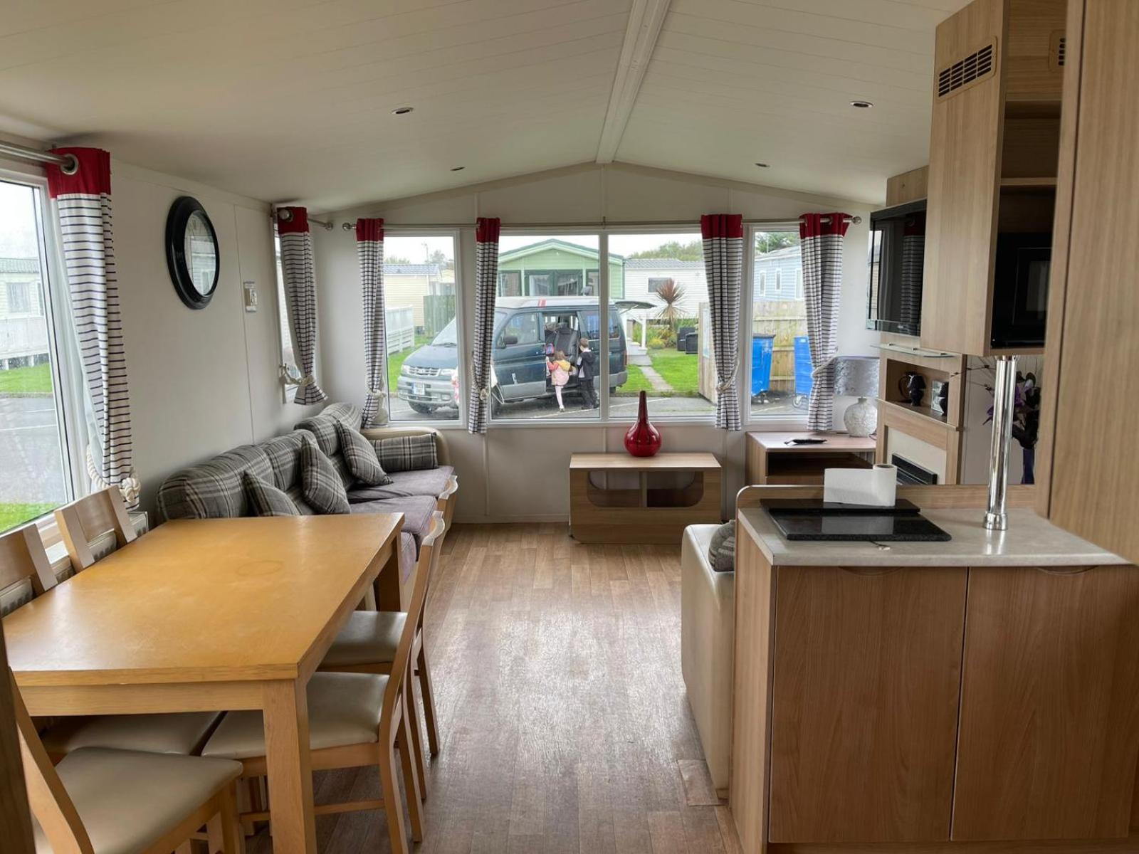 Mobile Home photo 1