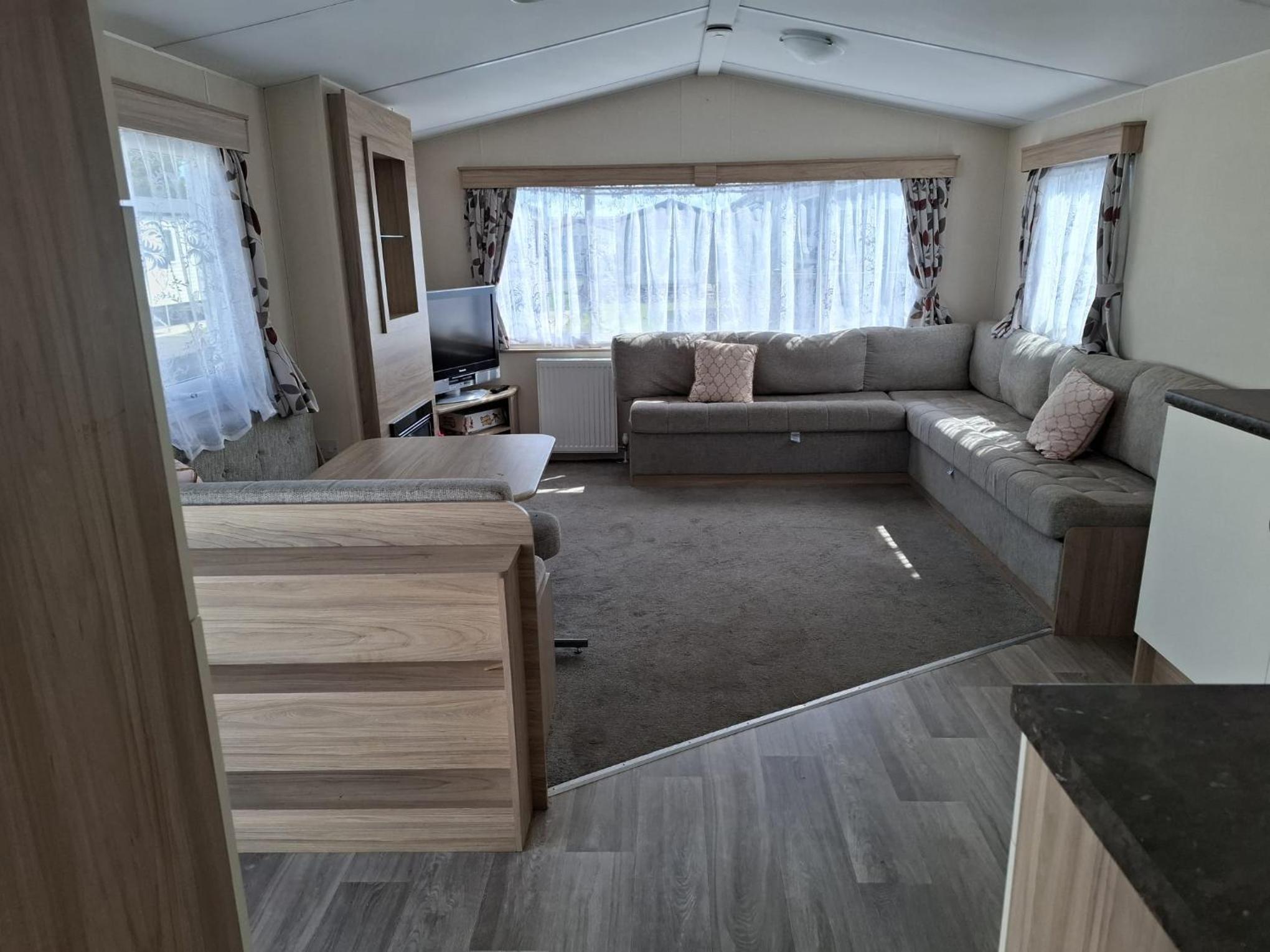 Mobile Home photo 2