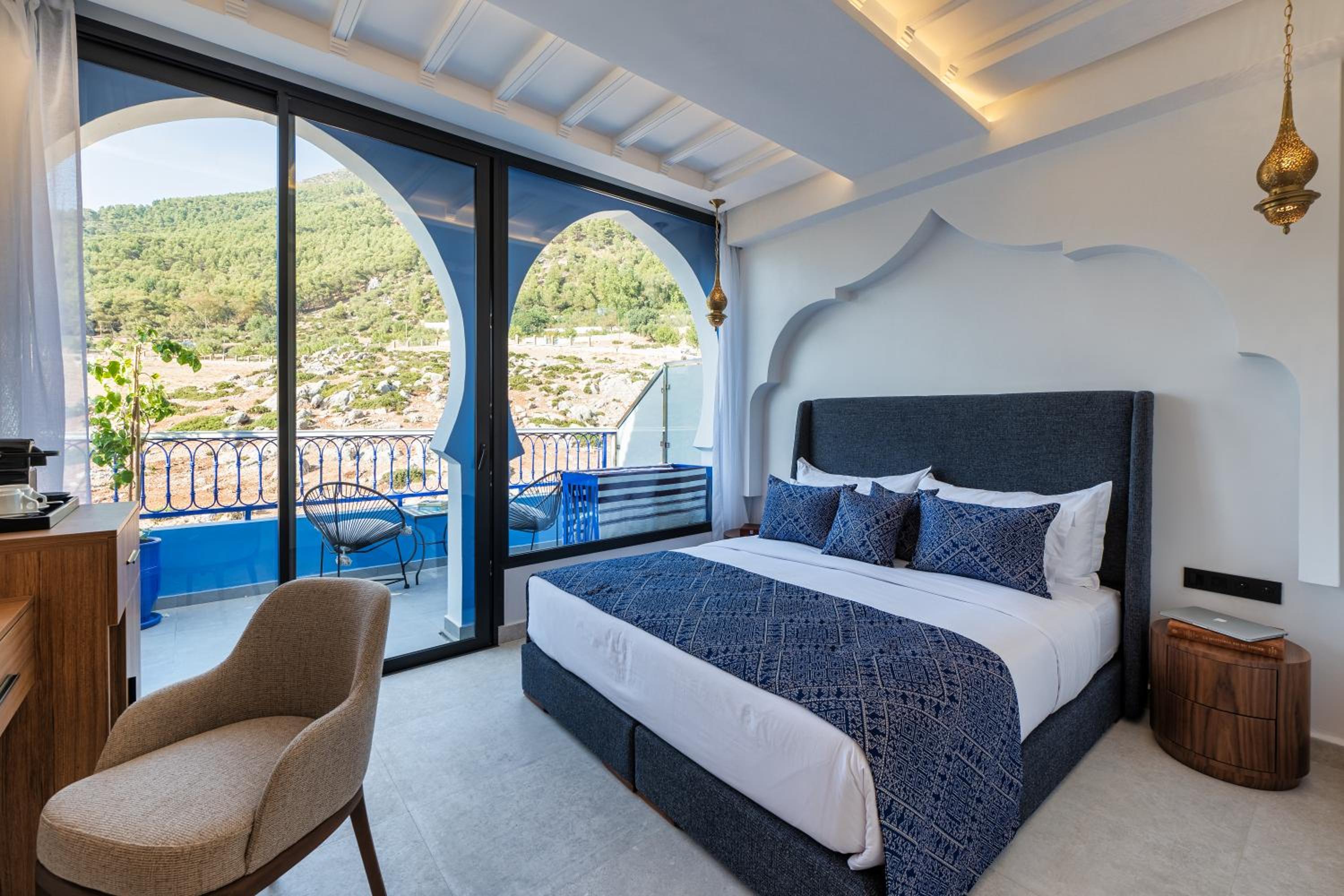 Deluxe Room - Mountain View - Photo 10