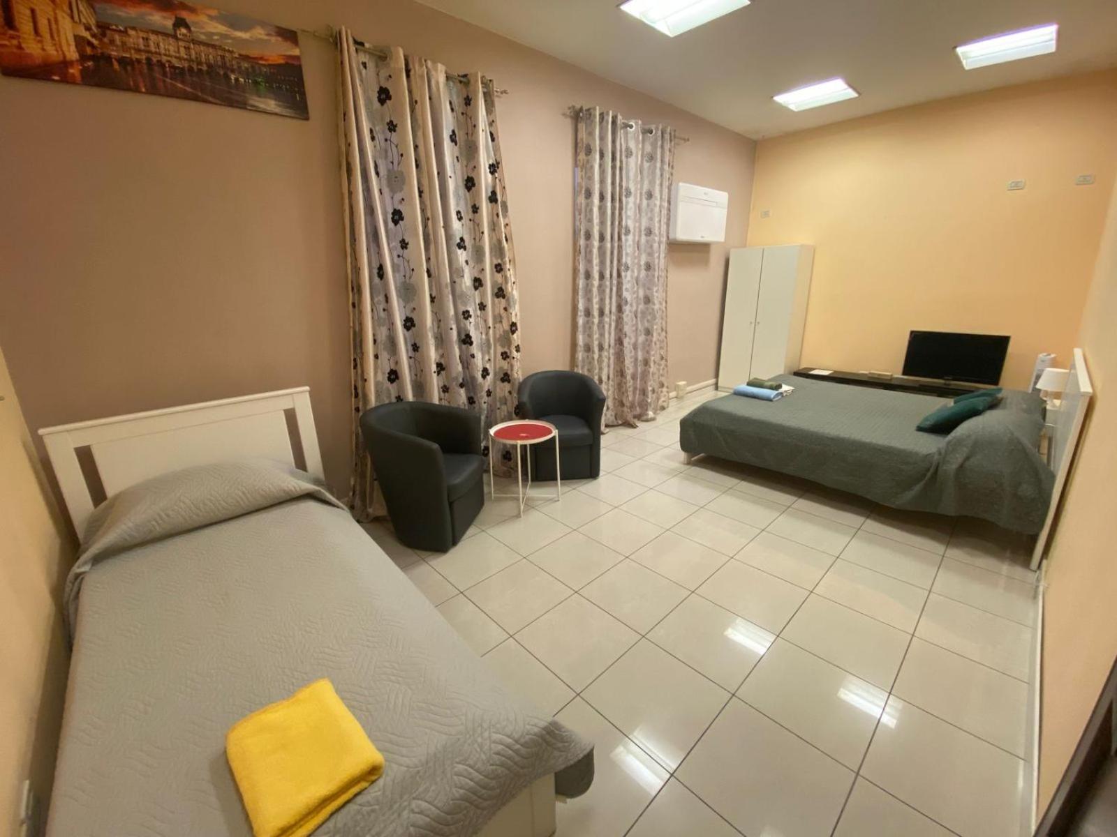 Triple Room with Private External Bathroom - Photo 3