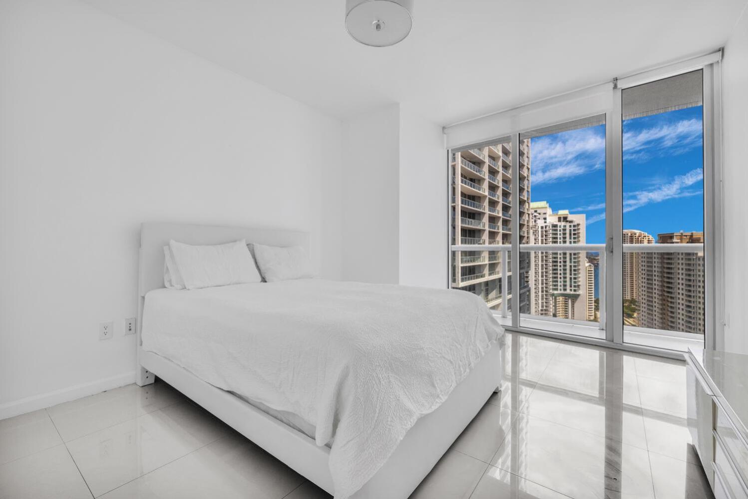 Two-Bedroom Apartment with Balcony and Sea View photo 2