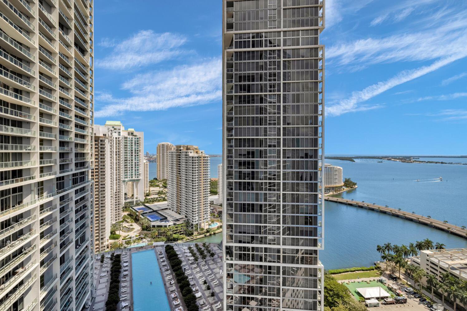 Two-Bedroom Apartment with Balcony and Sea View photo 3