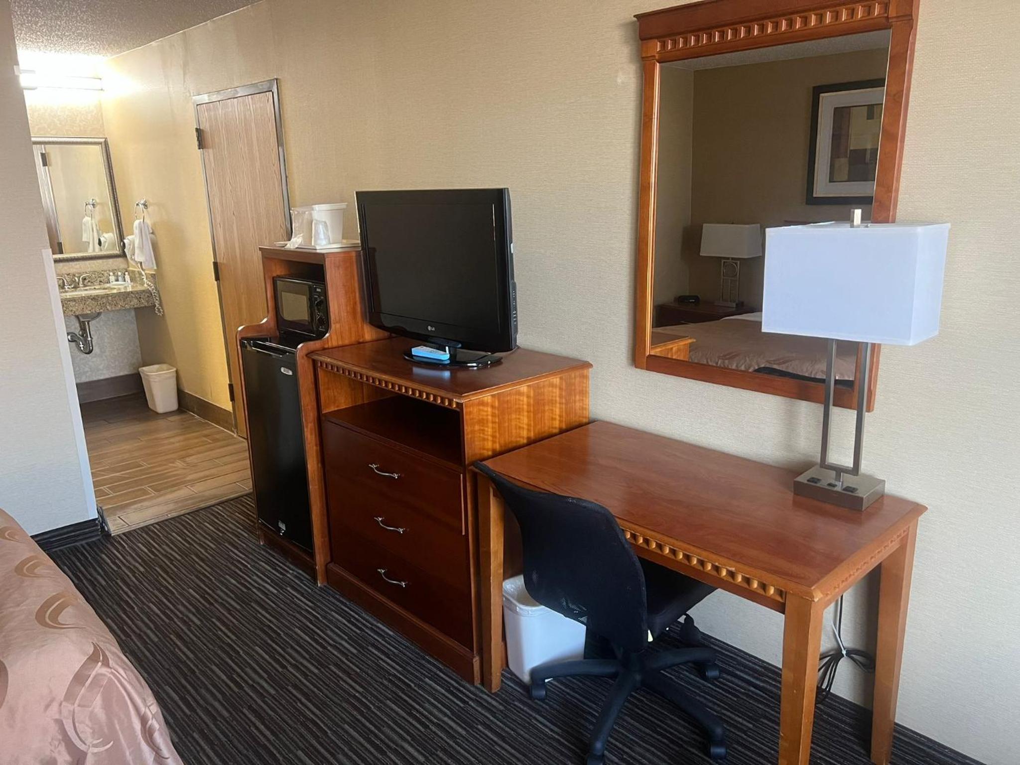 Double Room - Accessible/Non-Smoking photo 2