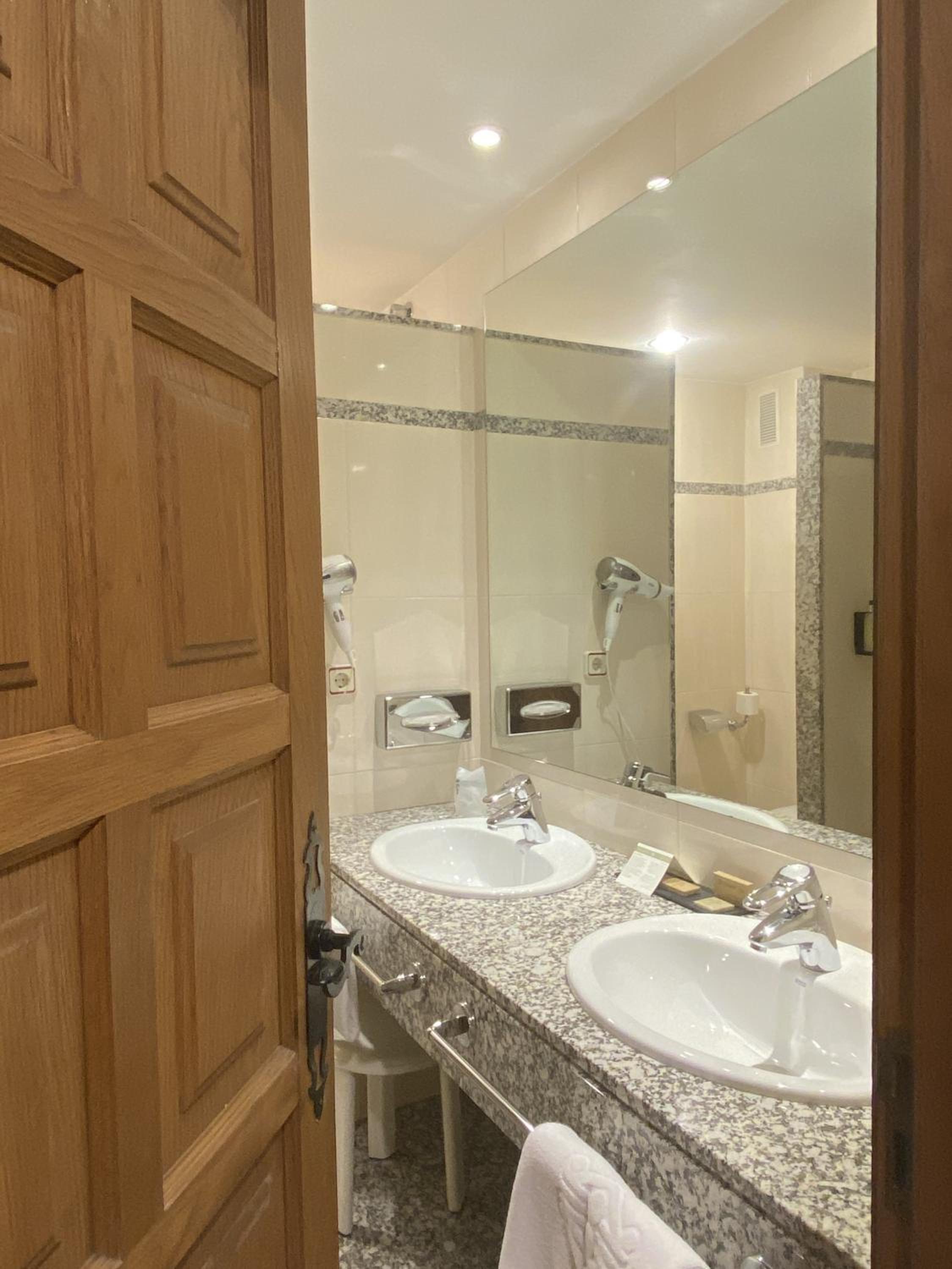 Superior Double Room - Photo 7